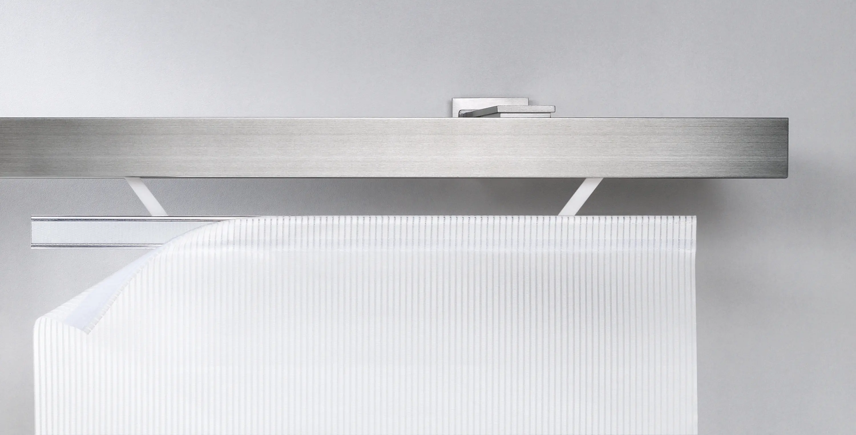 Interstil - F1 flat panel curtain