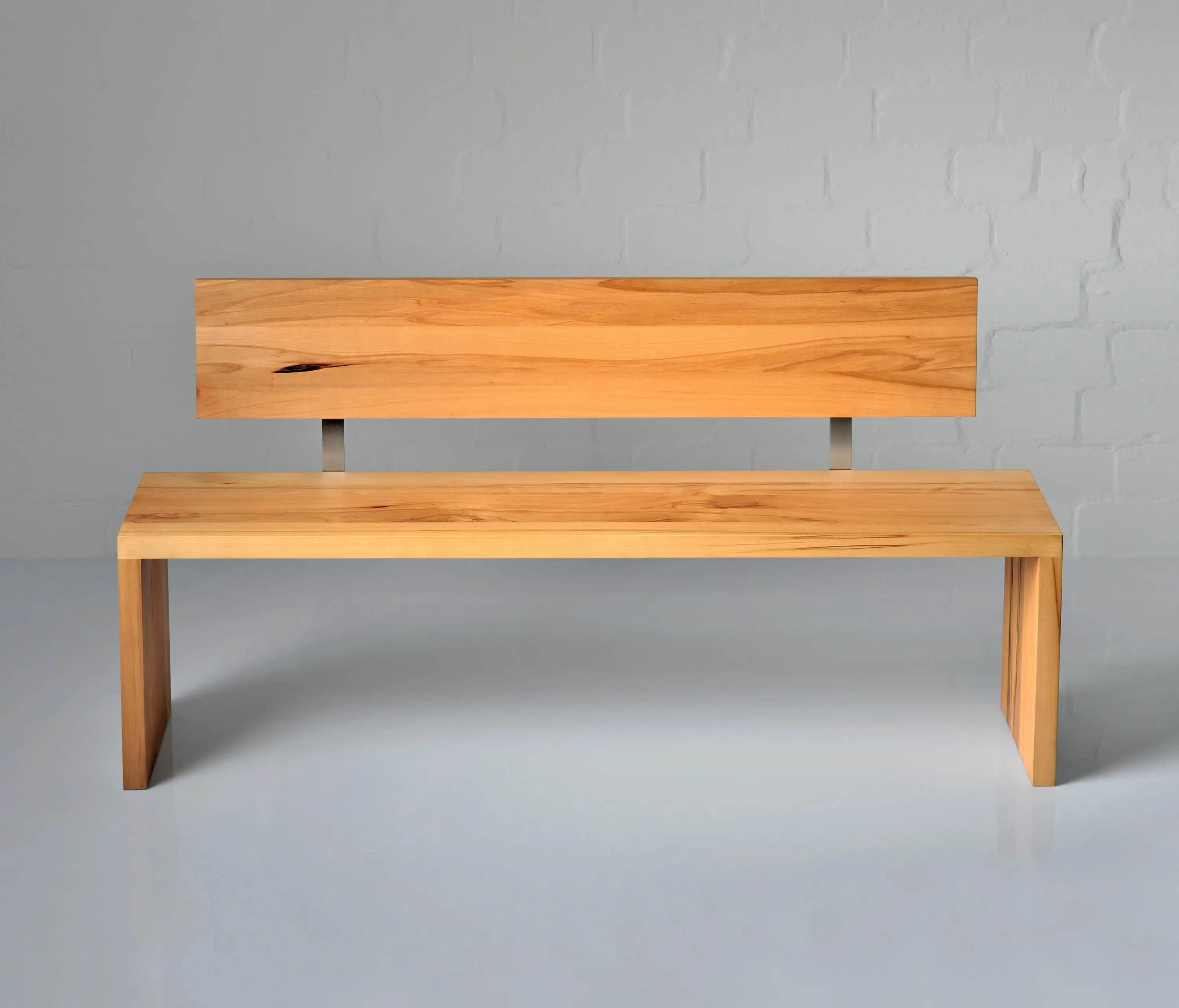 Vitamin Design - MENA Bench