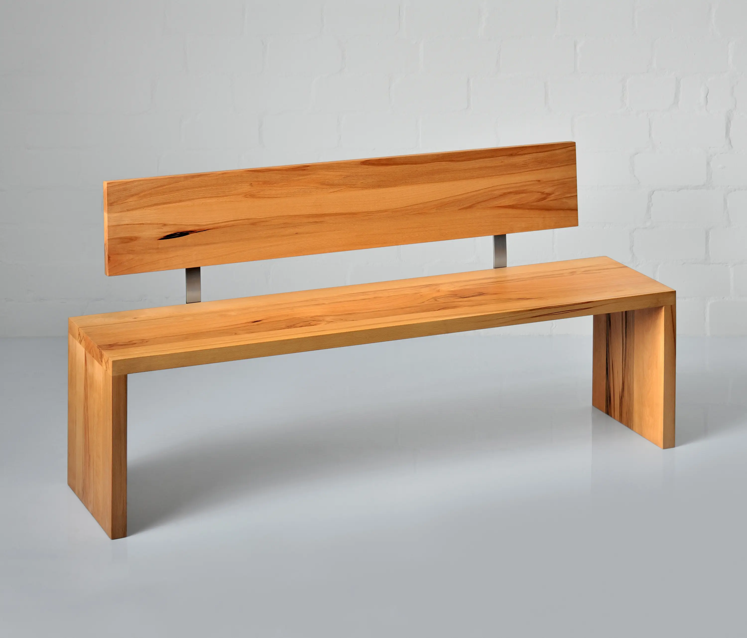 Vitamin Design - MENA Bench