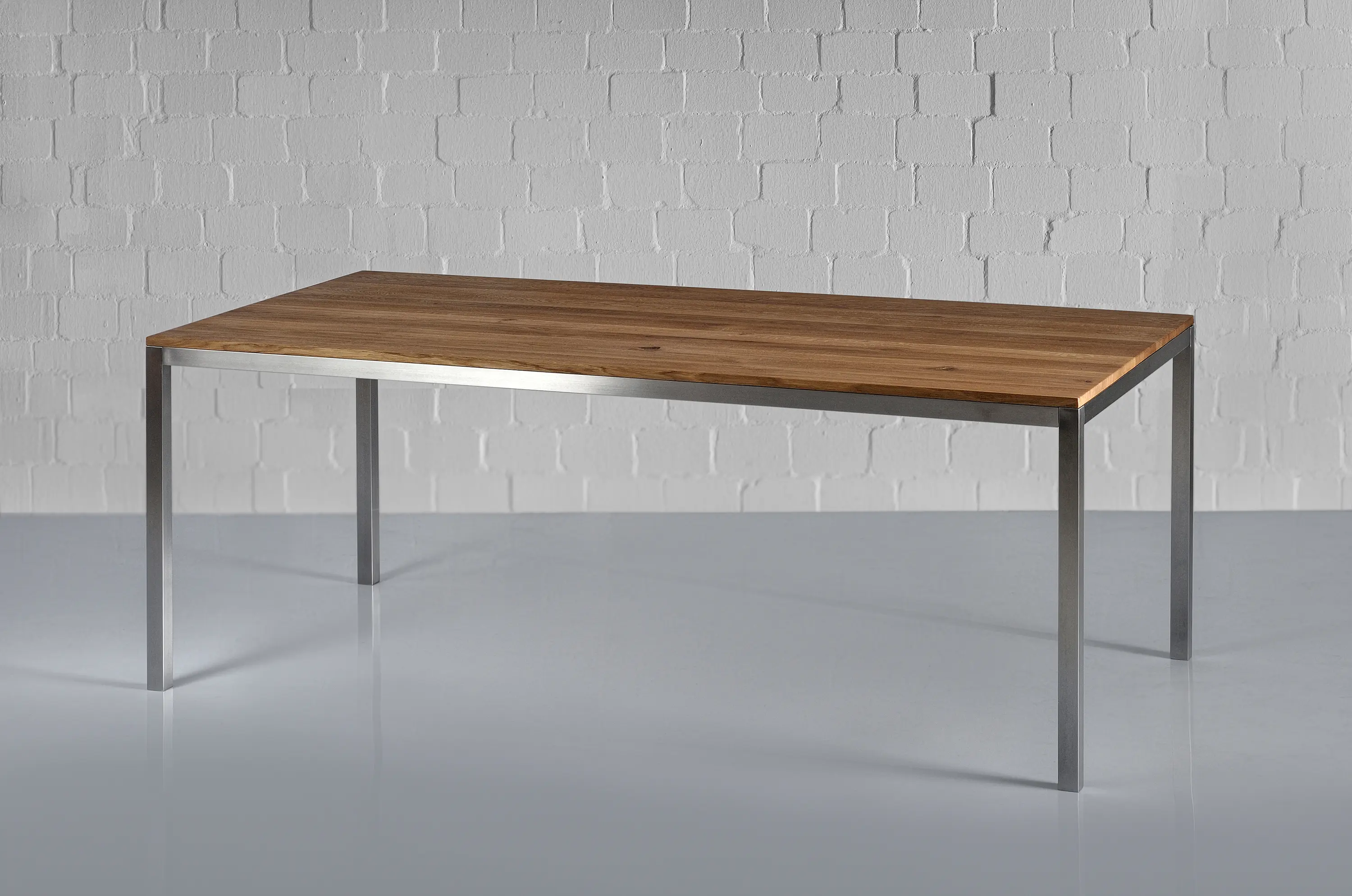 Vitamin Design - NOJUS Table