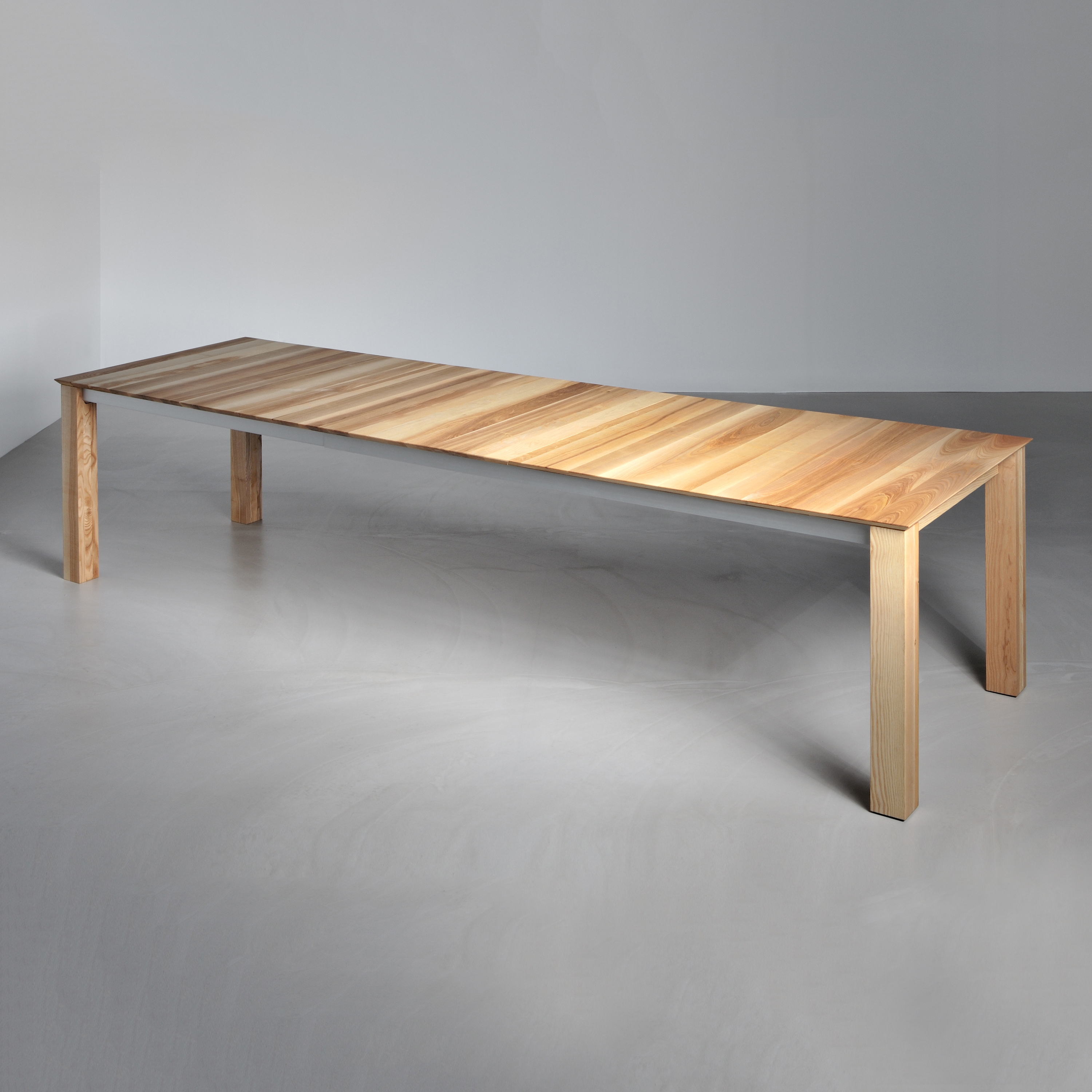 Display product SLIM Butterfly Table from manufacturer Vitamin Design