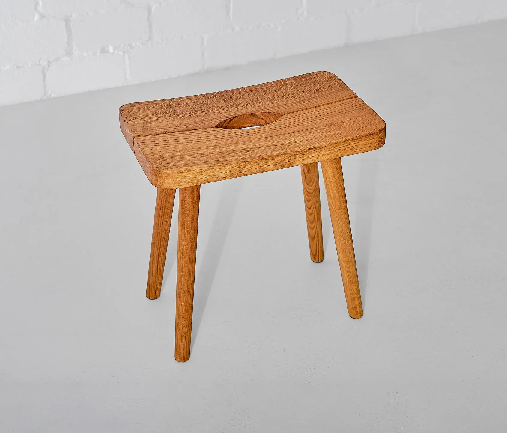 Vitamin Design - UNA Hocker