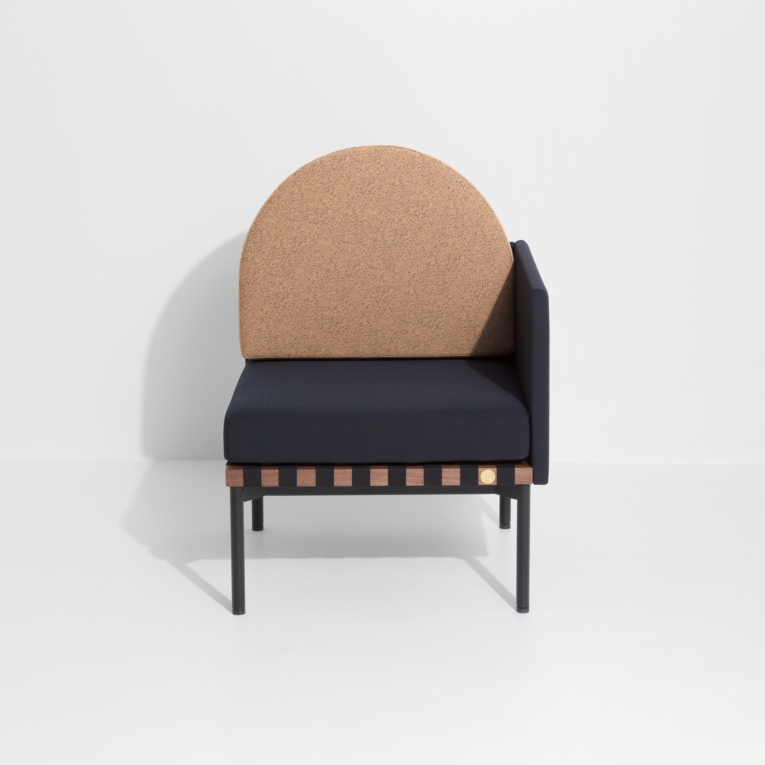 Mostra il prodotto Grid | Armchair with one armrest del produttore Petite Friture