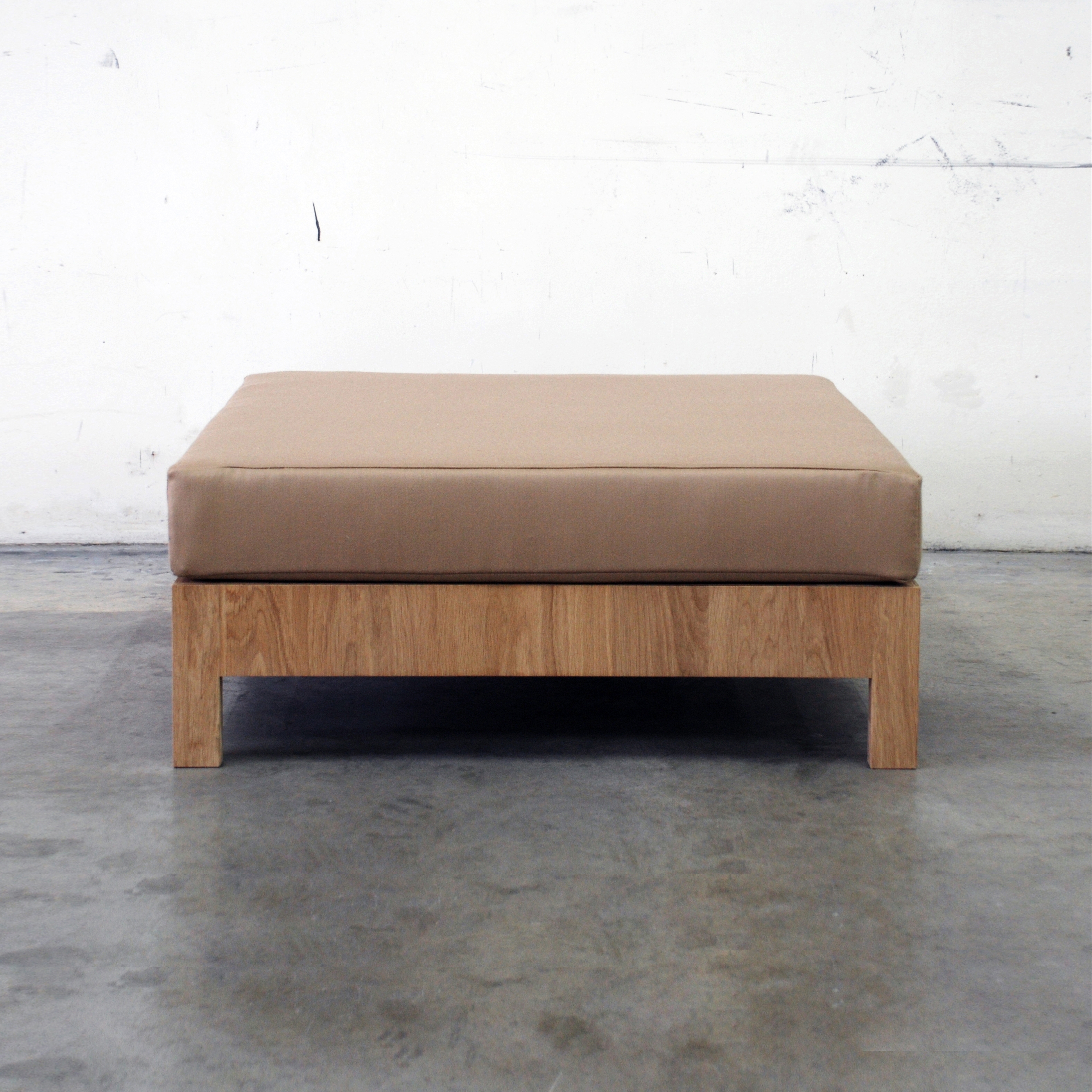 Produkt NF 98HT Hocker des Herstellers editionformform anzeigen