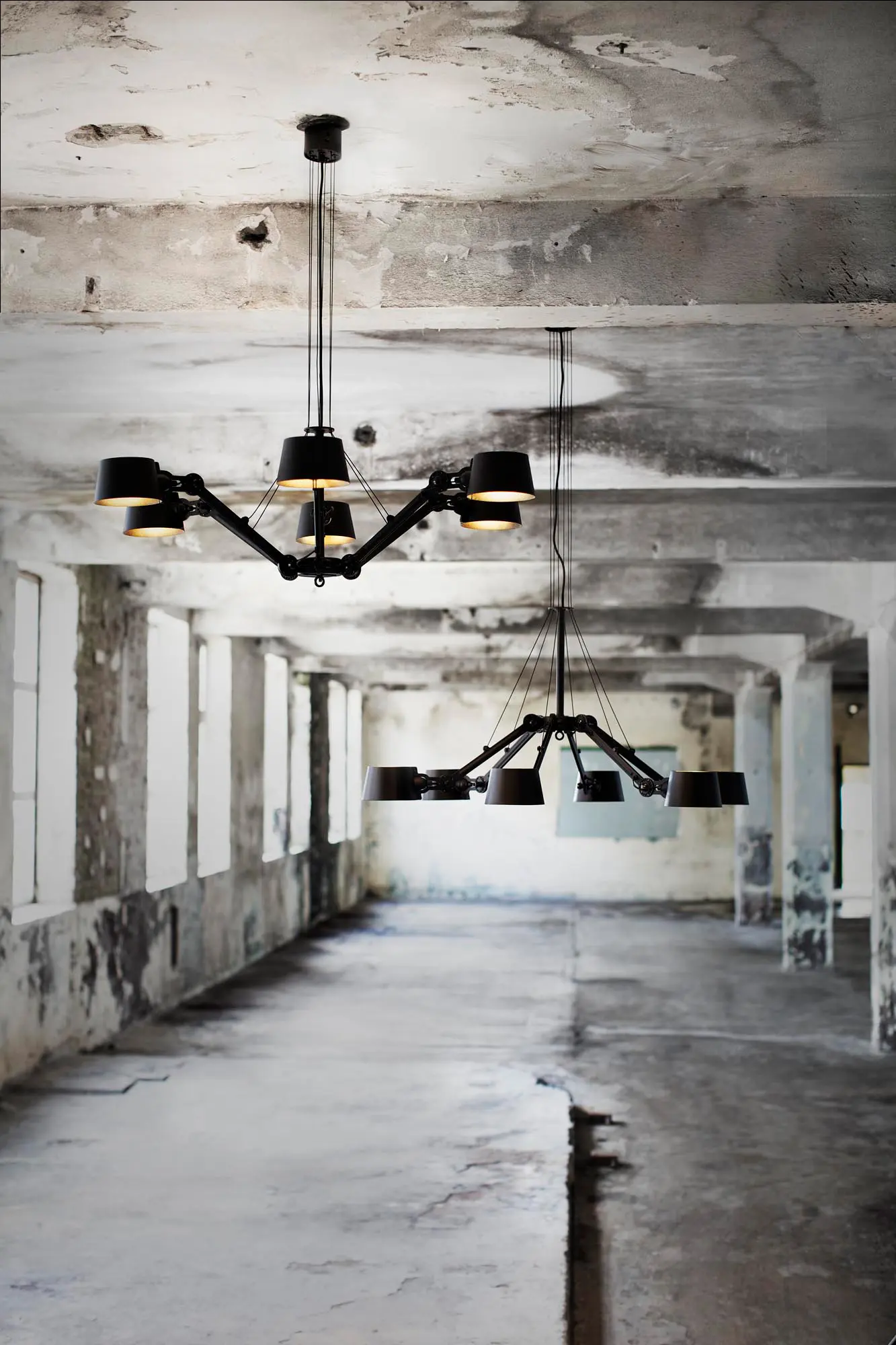 Tonone - BOLT Chandelier | 18 arm