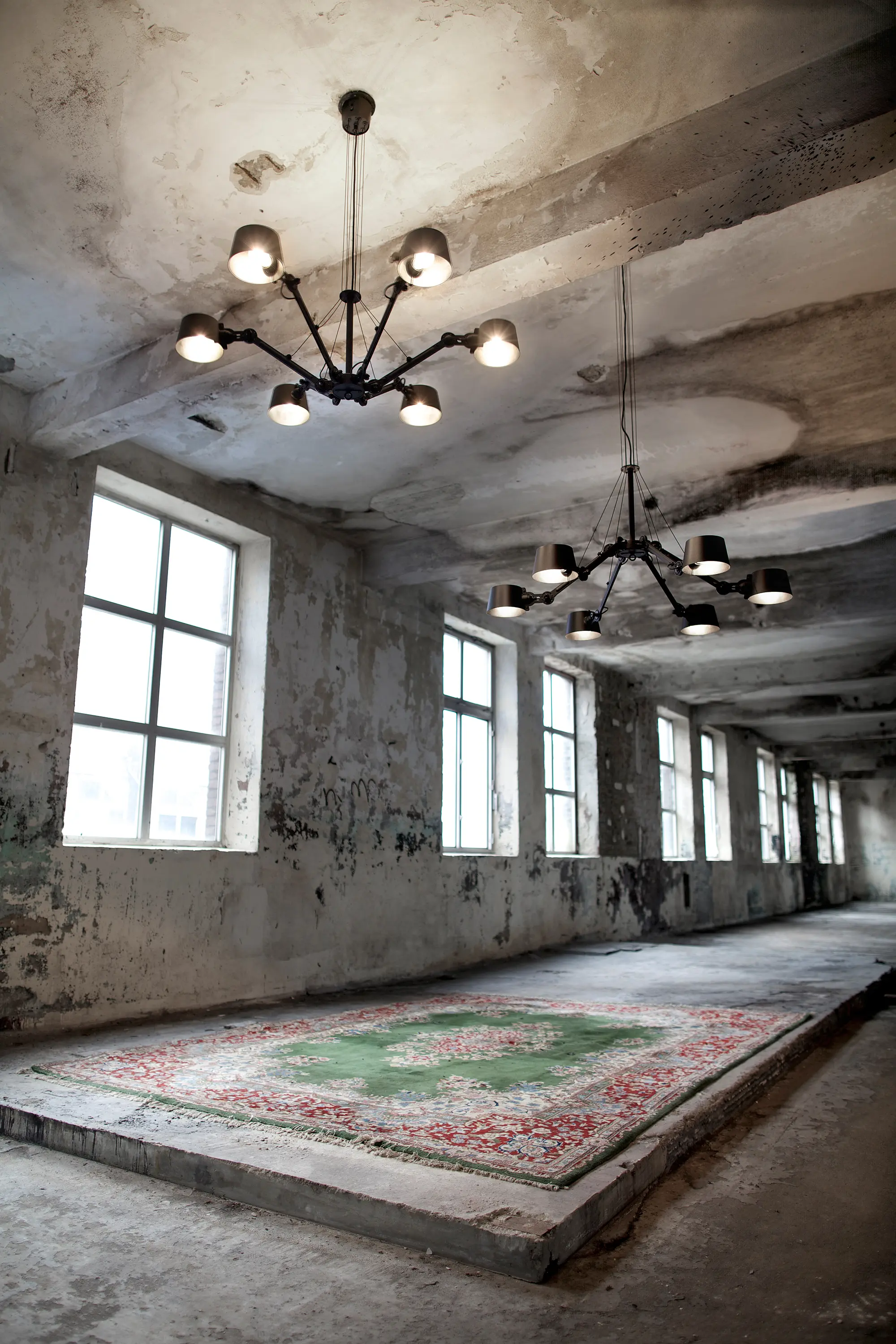 Tonone - BOLT Chandelier | 18 arm