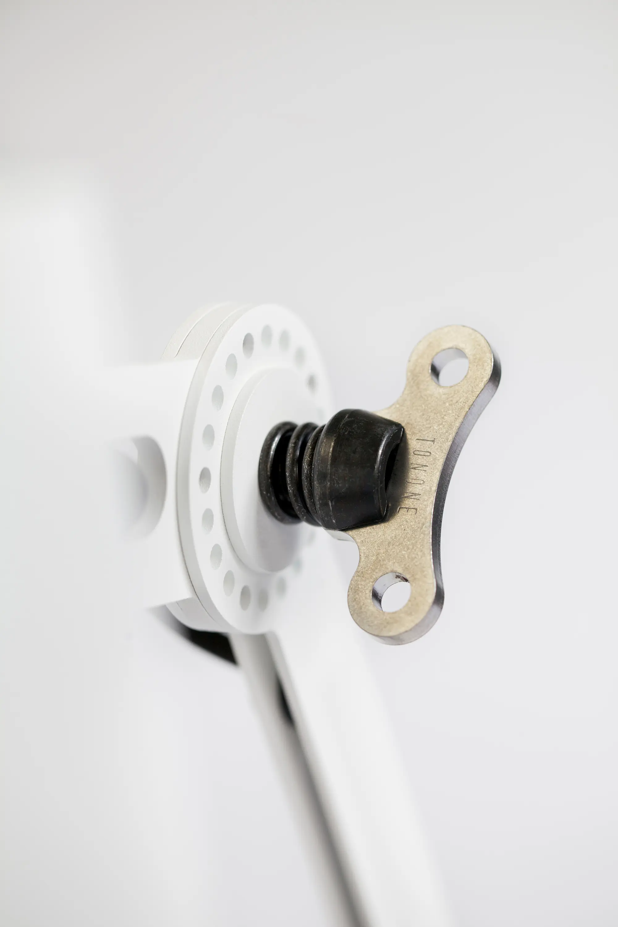 Tonone - BOLT Wall | under fit