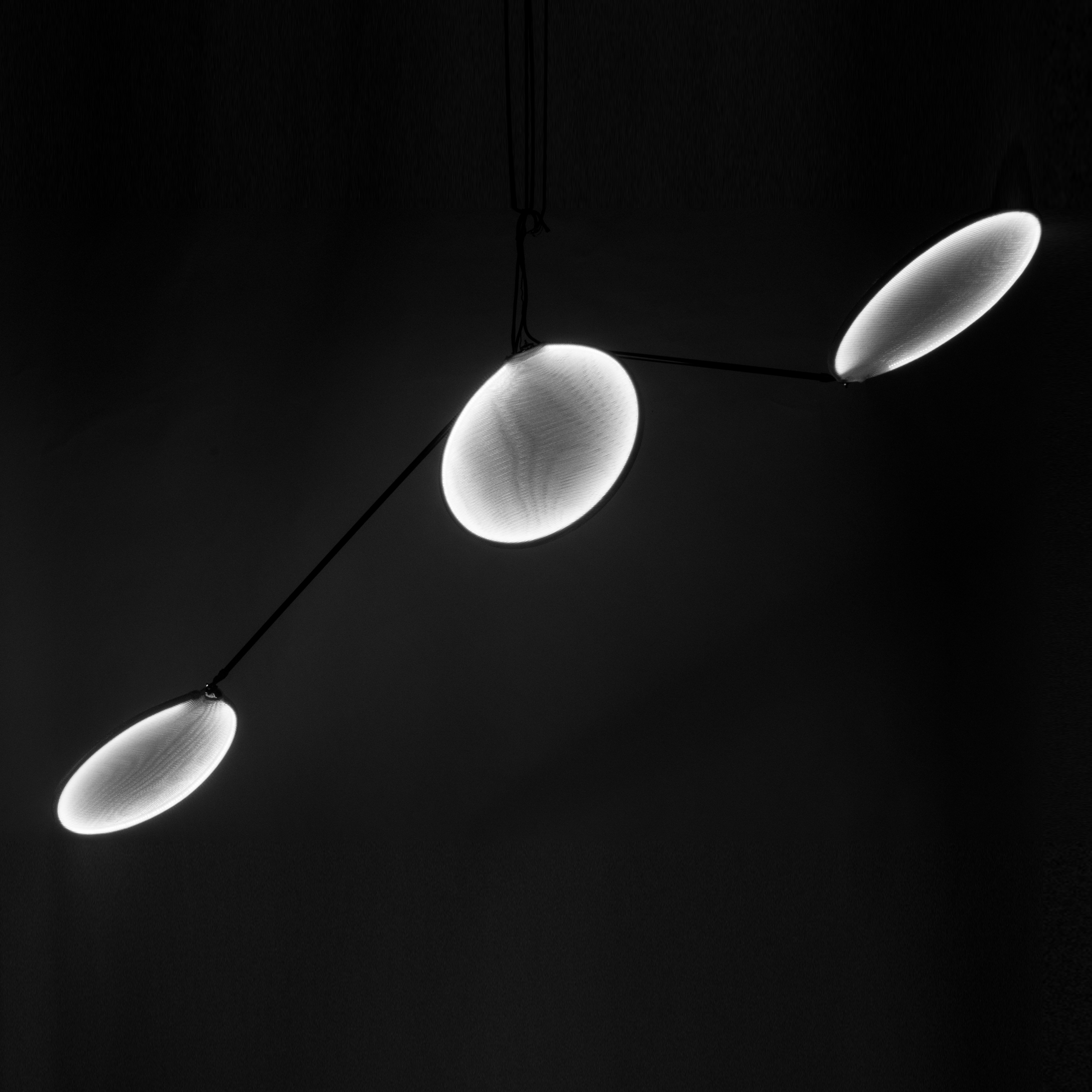Afficher le produit llll.03 suspended triple | white du fabricant llll