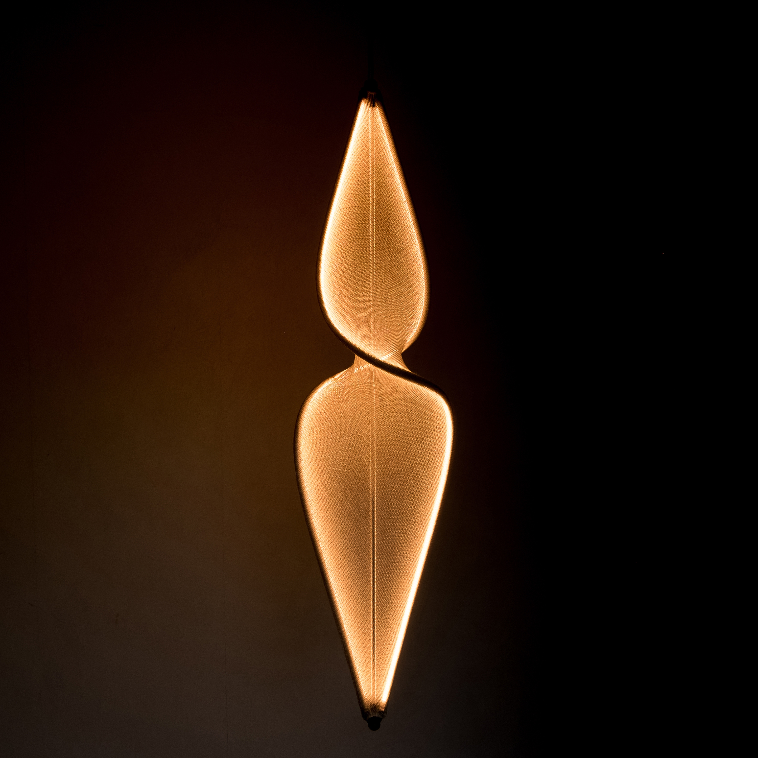 Display product llll.06 single twist | gold from manufacturer llll