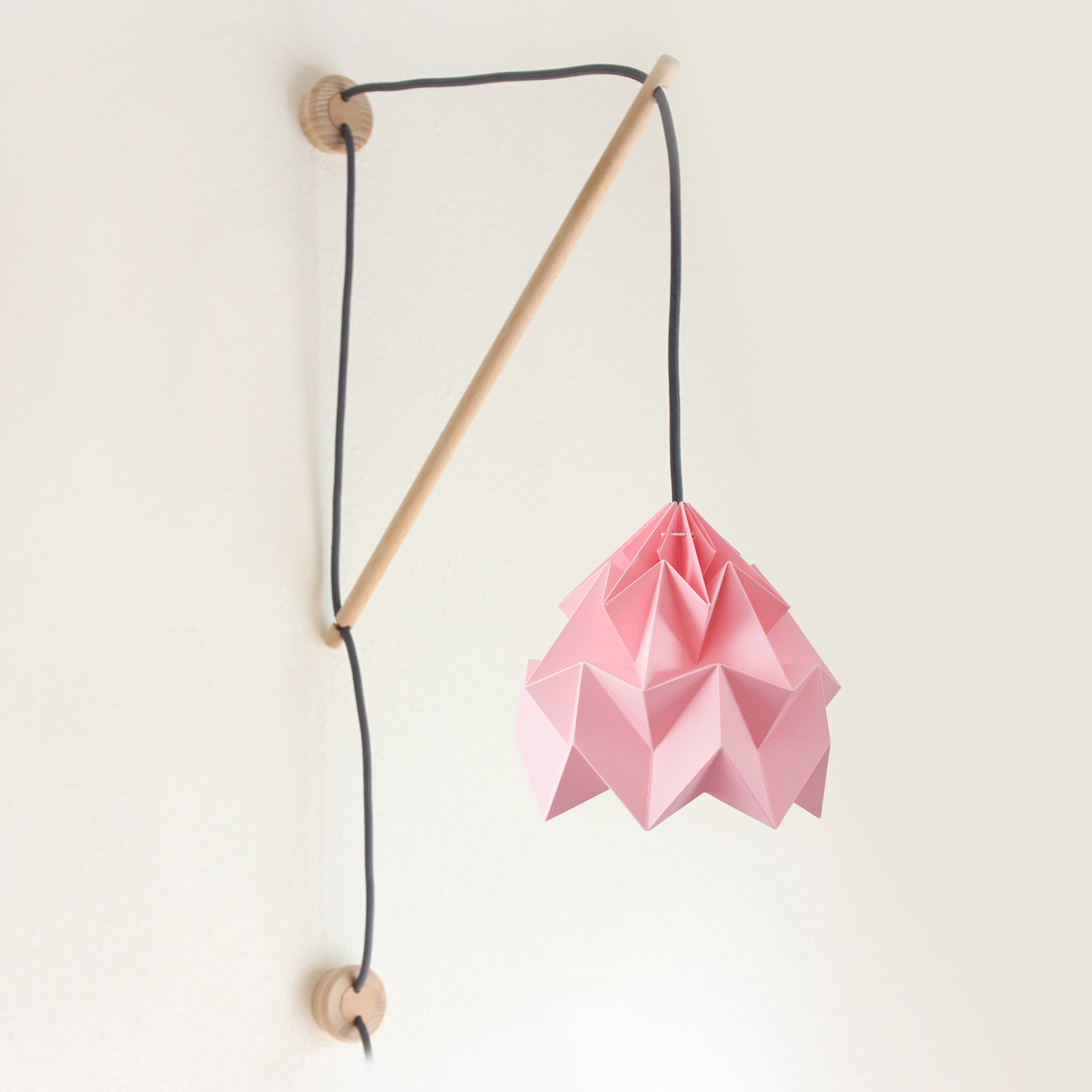 Produkt Klimoppe Moth – Pink des Herstellers Studio Snowpuppe anzeigen