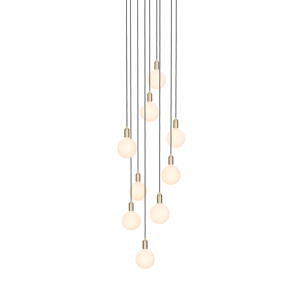 Mostra il prodotto Brass Nine Pendant with Large White & Brass Canopy and Sphere IV Bulbs del produttore Tala