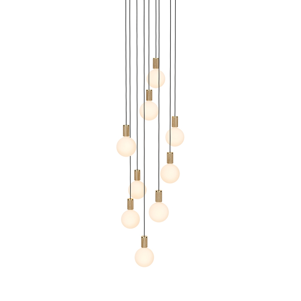 Mostra il prodotto Oak Nine Pendant with Large White & Oak Canopy and Sphere IV Bulbs del produttore Tala