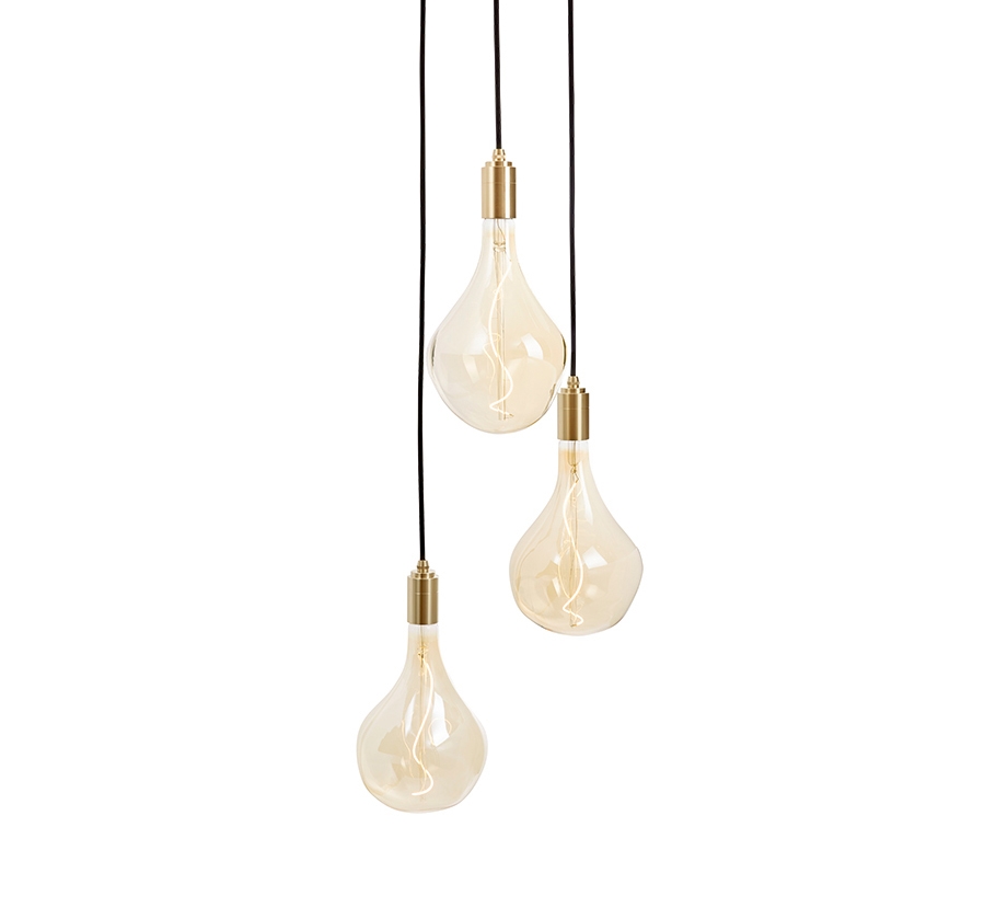 Mostra il prodotto Brass Triple Pendant with Black Canopy with Voronoi II del produttore Tala