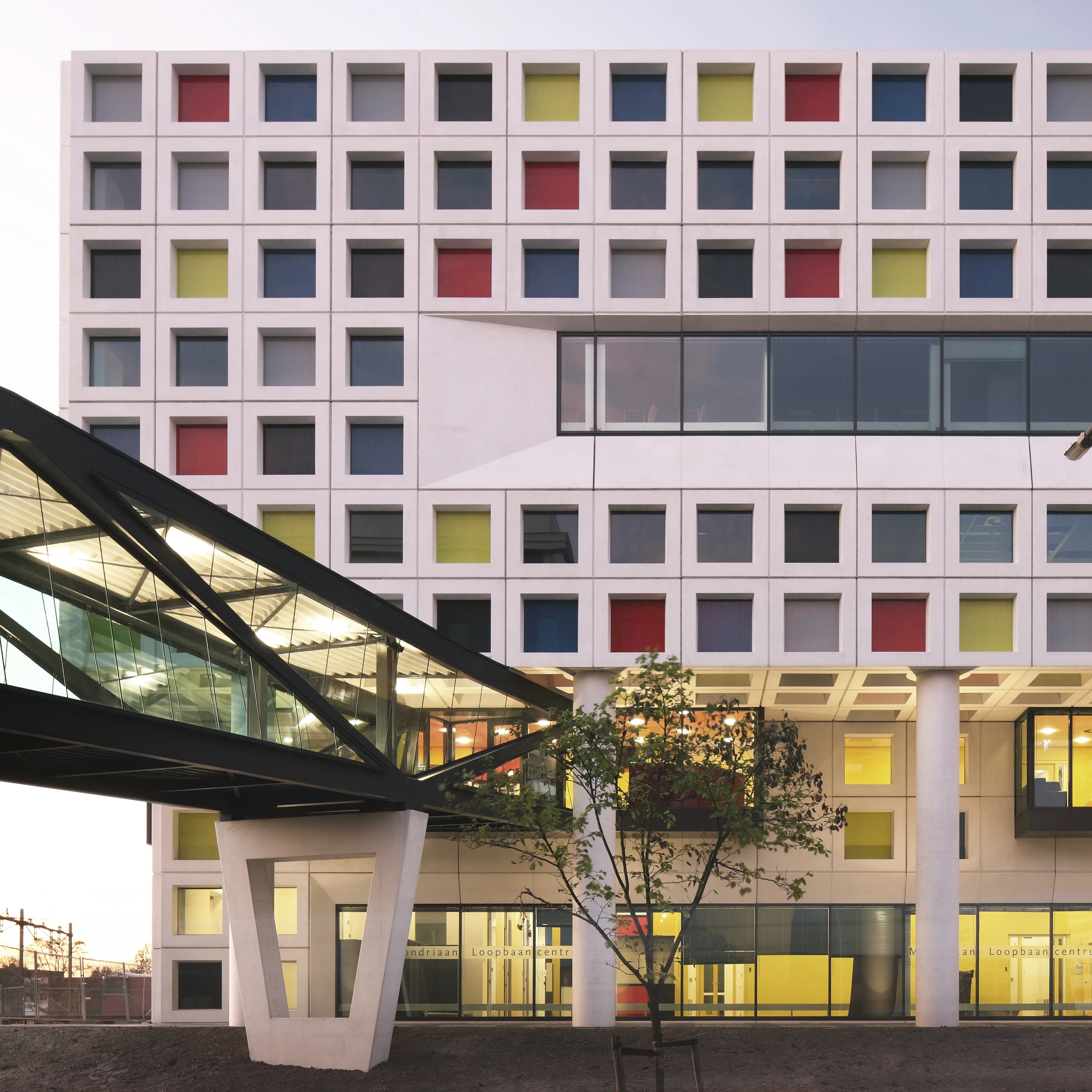 ARCHITECTURAL PRECAST SANDWICH