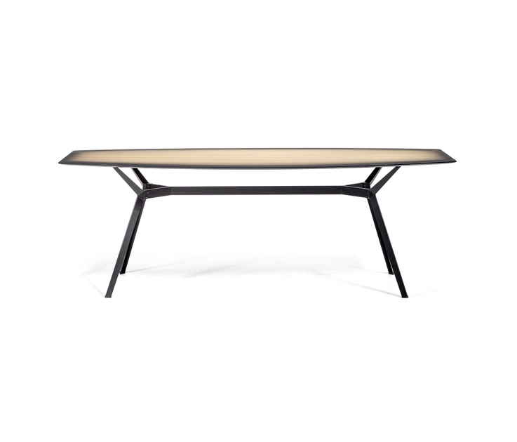 PYLON GRADIENT - Dining tables from Diesel with Moroso | Architonic