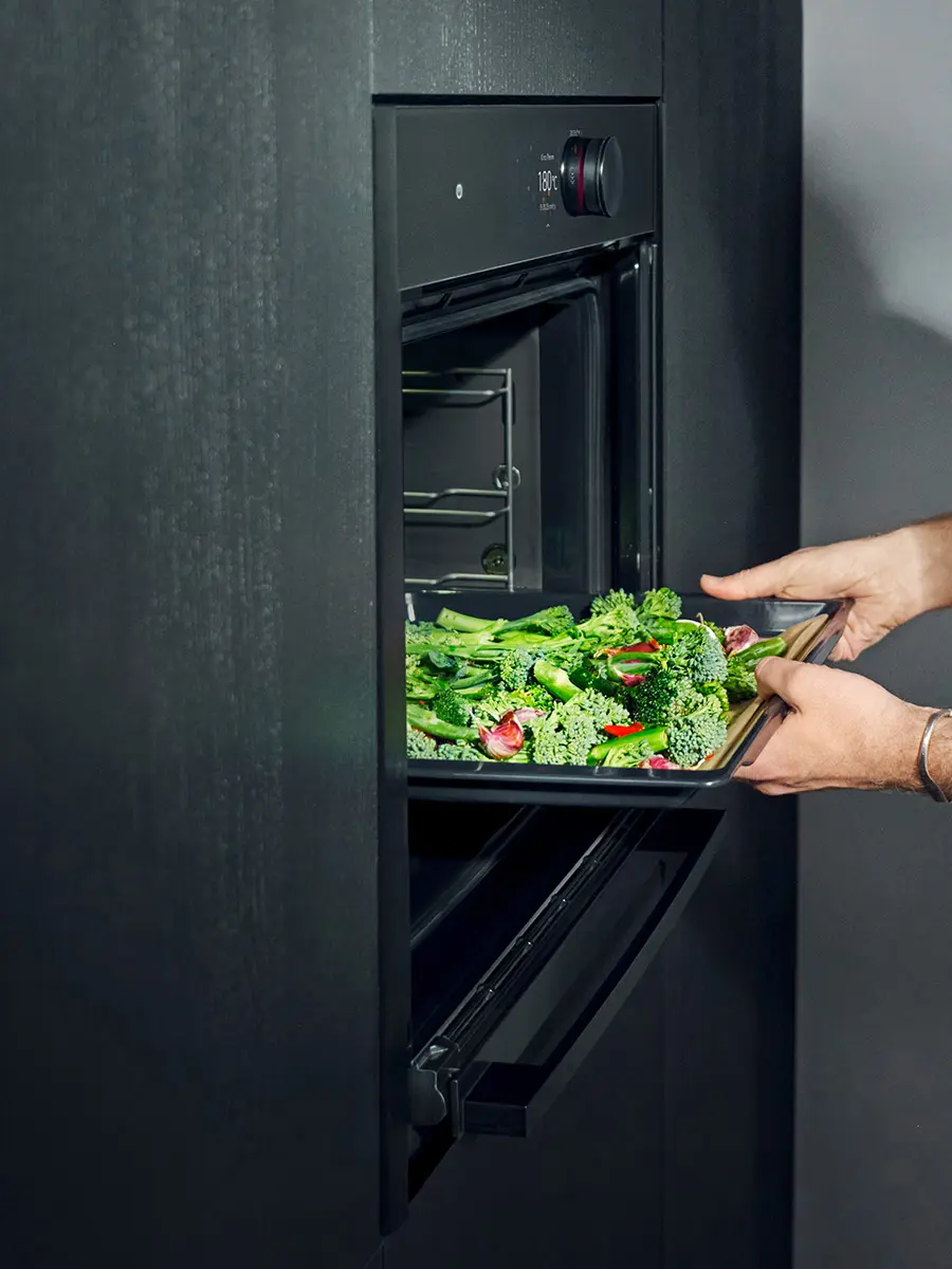 Neff - Ovens | N 90 Built-in oven with added steam function - Deep Black