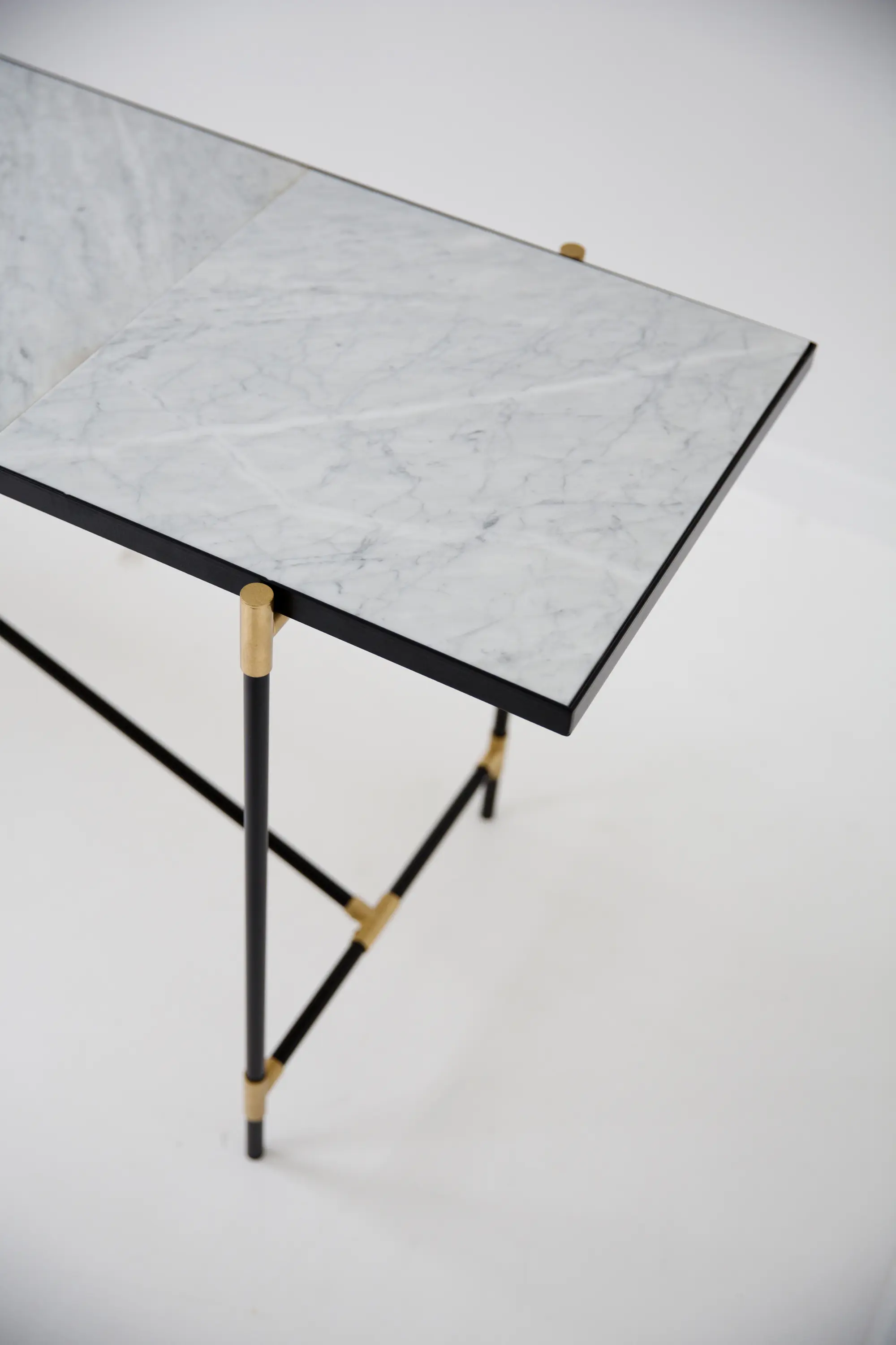 HANDVÄRK - High Table BRASS on BLACK - White Marble
