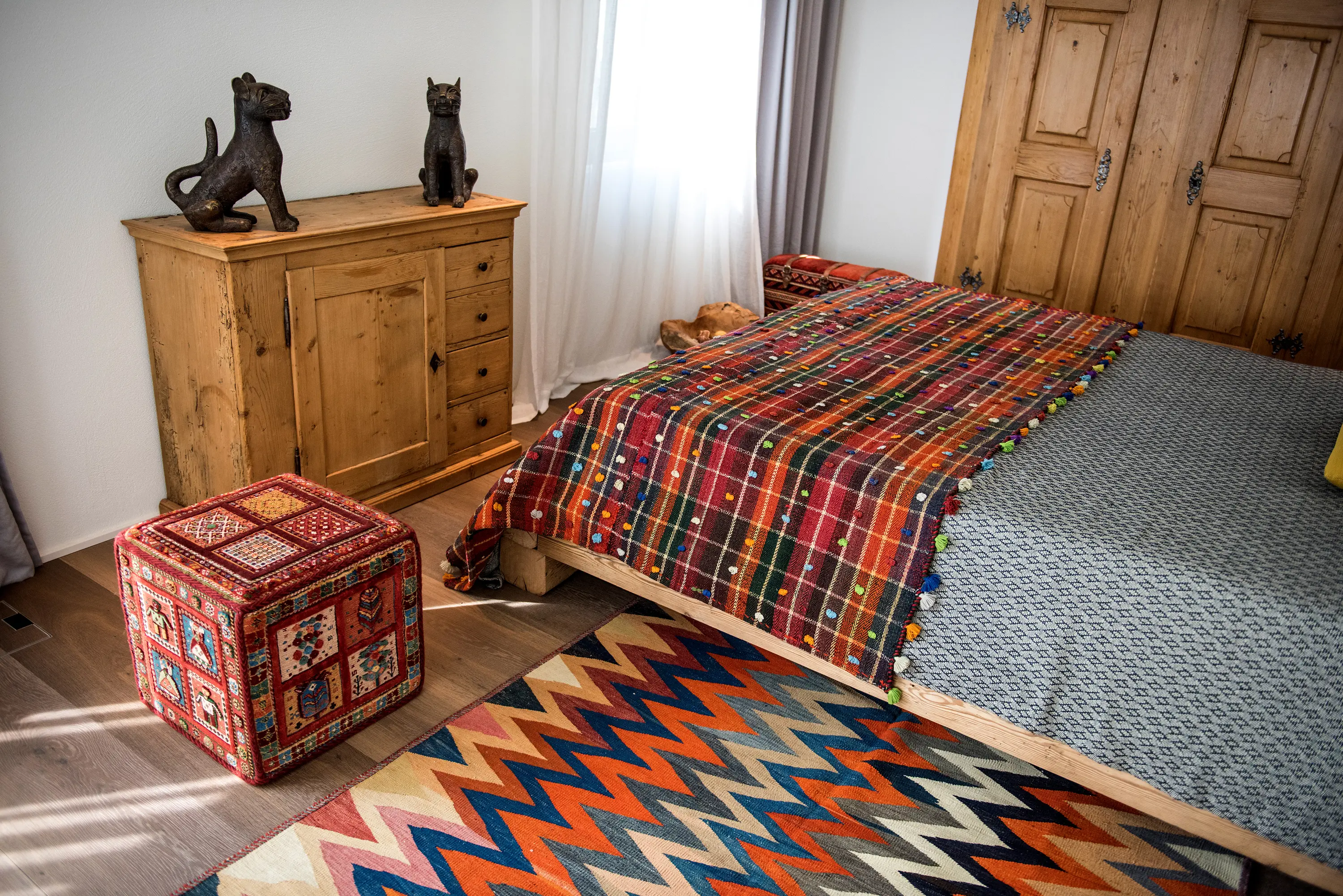Zollanvari - Flatweaves Tribal Ghashgha’i Kilim