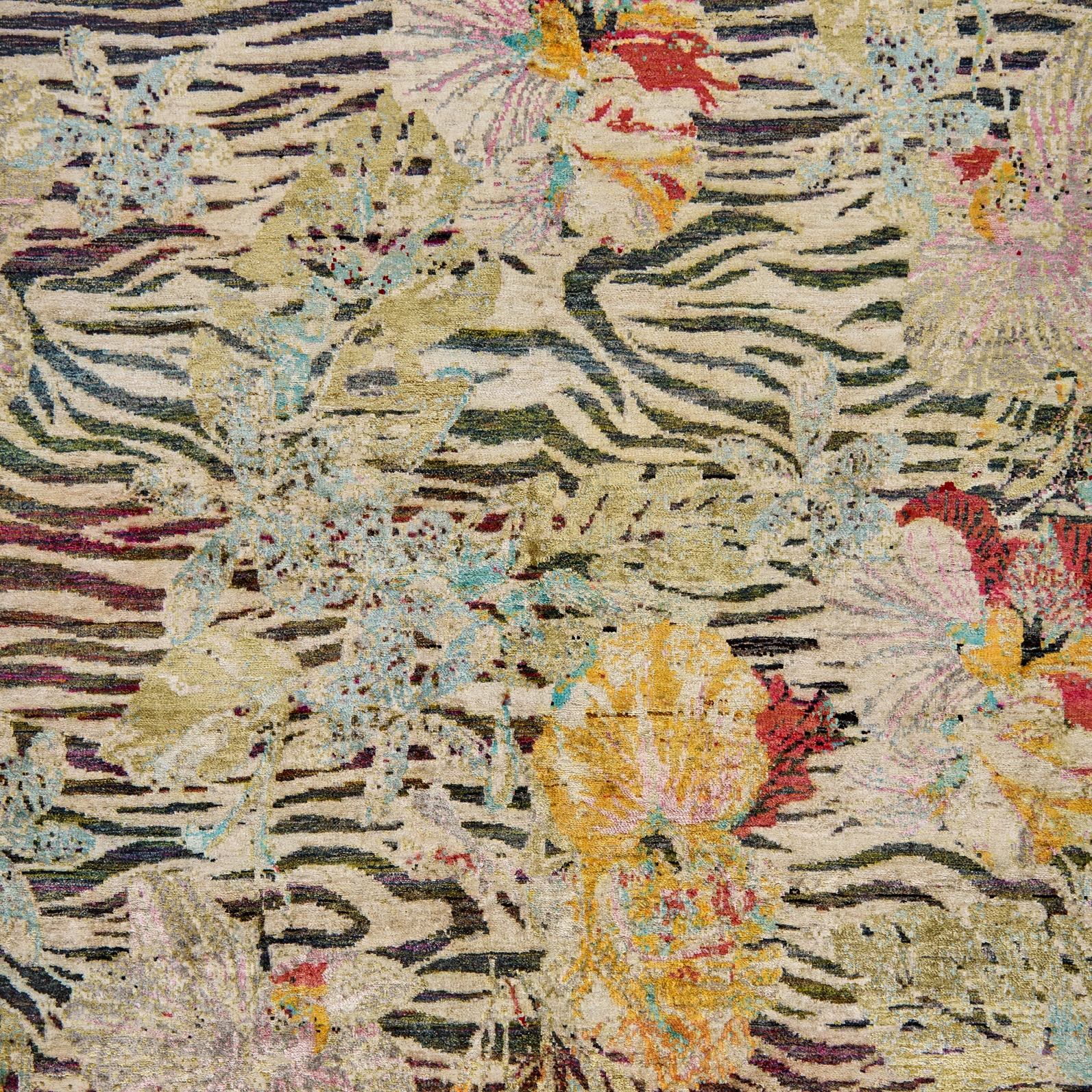 Afficher le produit Kundan Pure Silk Iridescence Tigers Blooms du fabricant Zollanvari