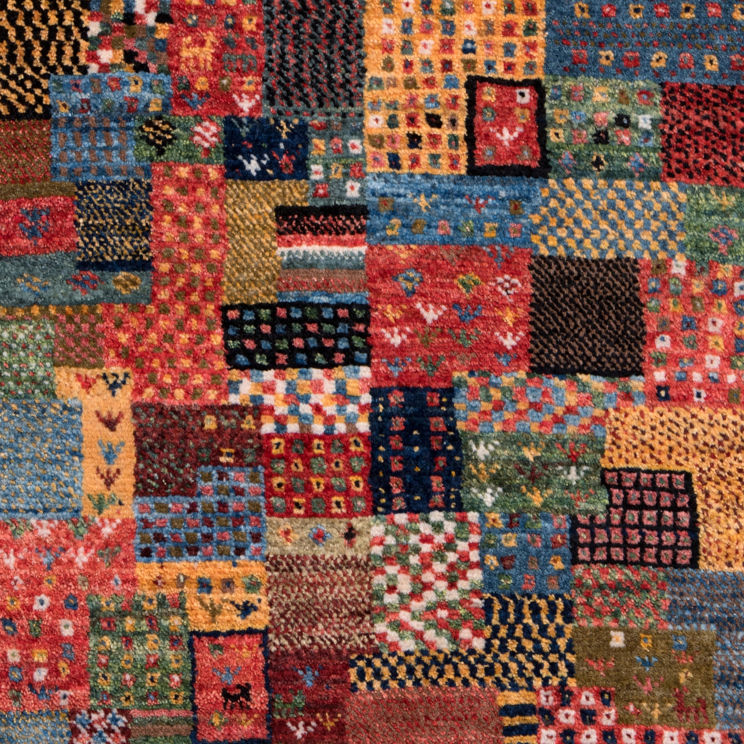 Mostra il prodotto Gabbehs Geometric Framed Squares Revisited 1 del produttore Zollanvari