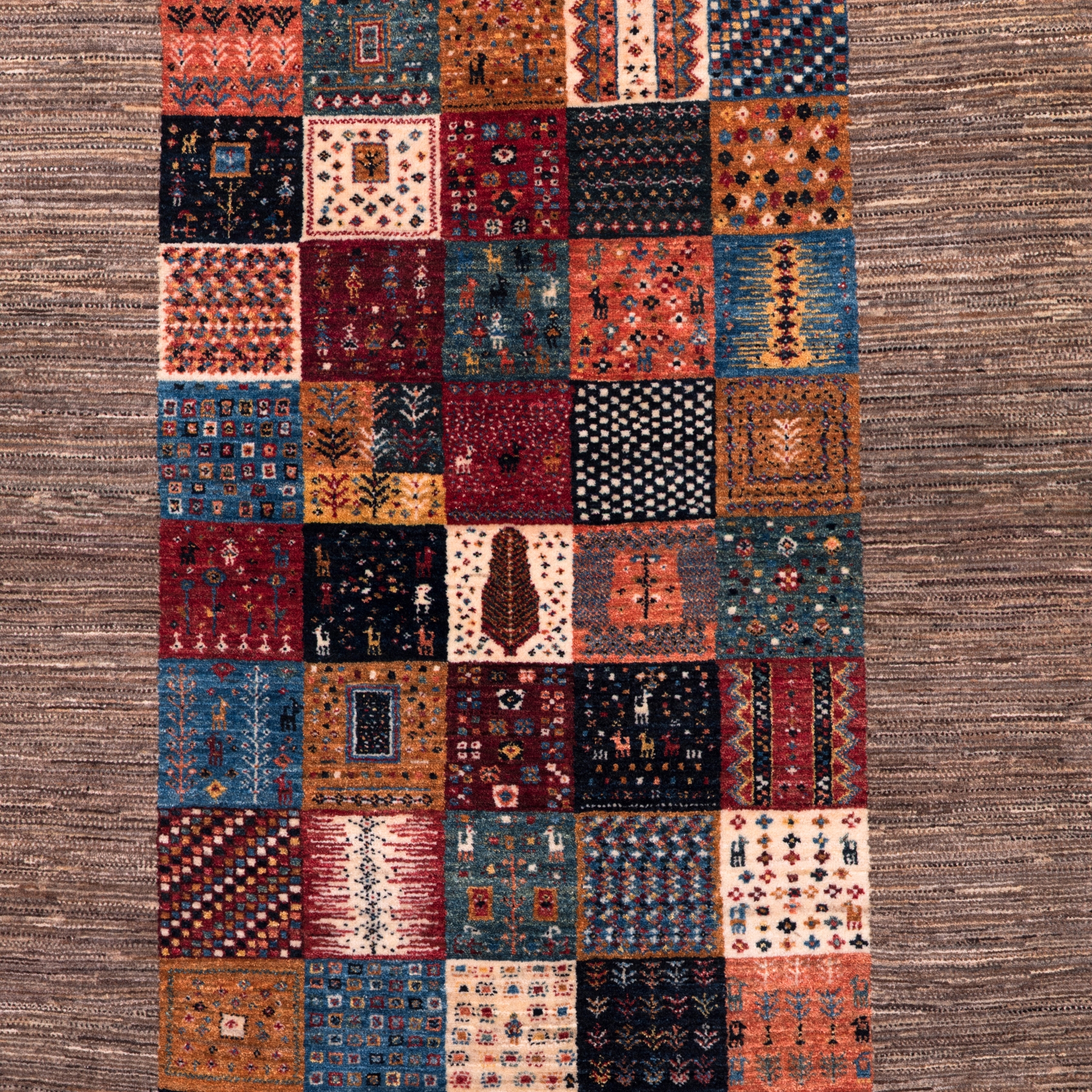Mostra il prodotto Gabbehs Geometric Framed Squares Revisited 2 del produttore Zollanvari