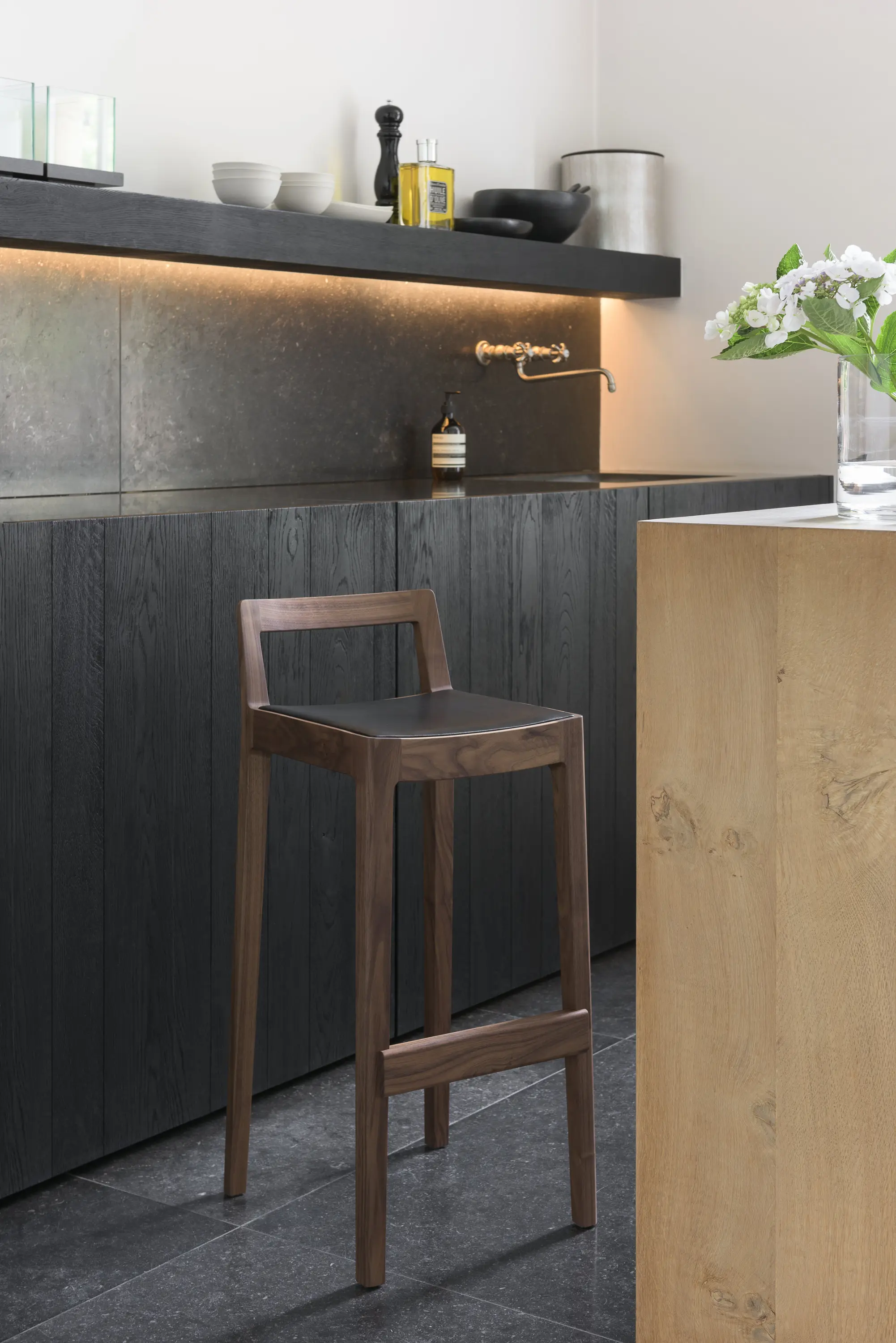 Miyazaki - R+R counter chair