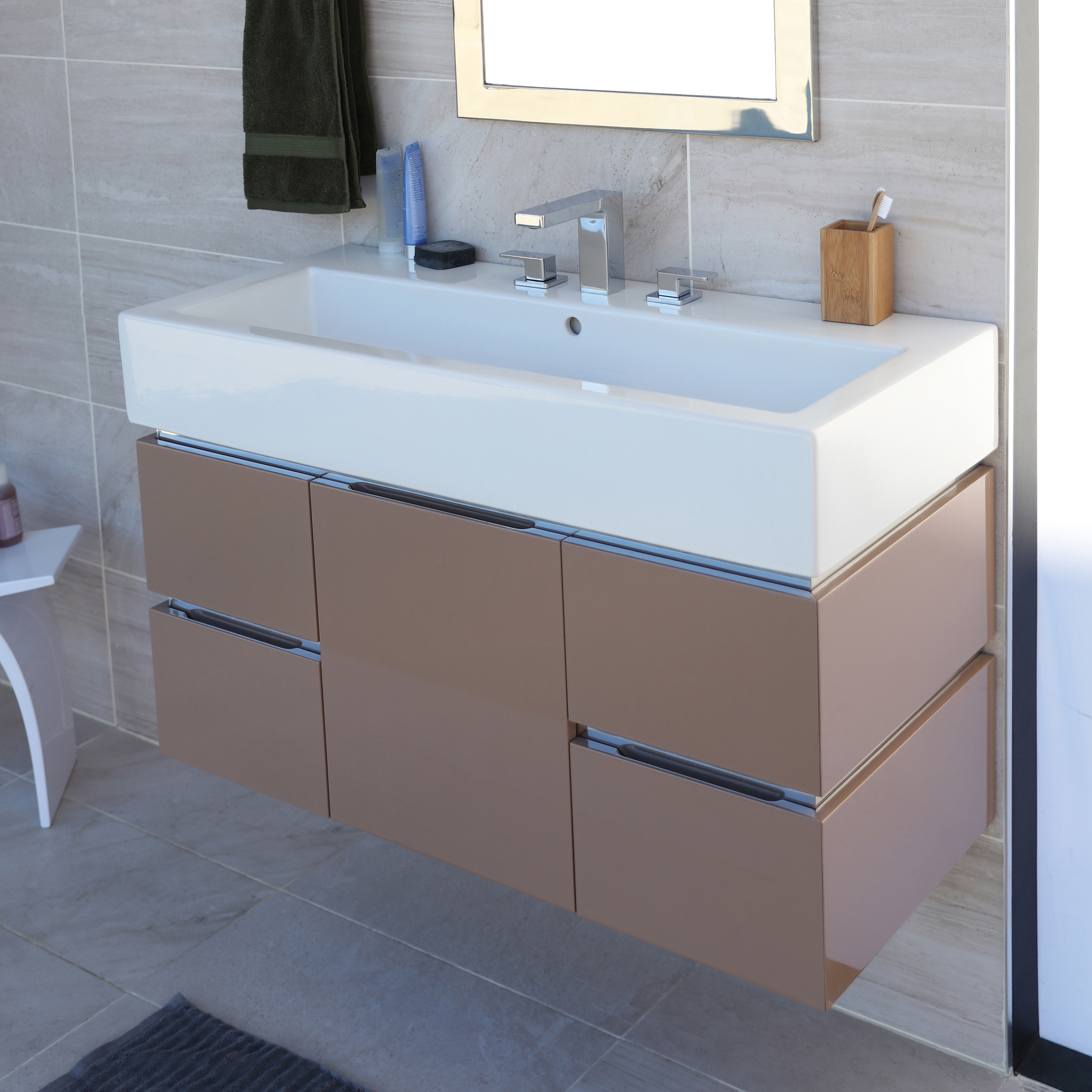 Mostra il prodotto Aquagrande Undercounter Vanity 5460E del produttore Lacava