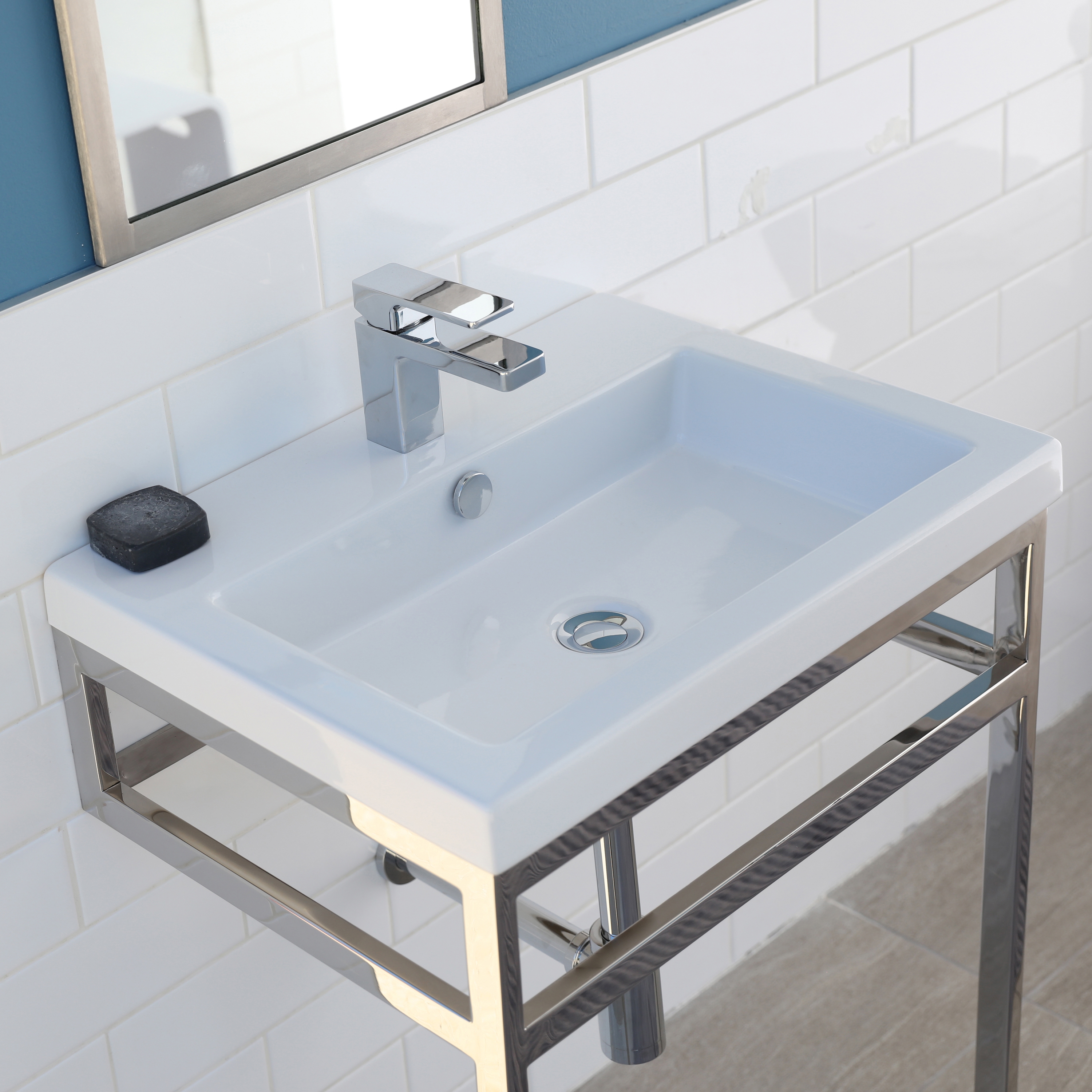 Mostra il prodotto Aquaquattro Lavatory 5211 del produttore Lacava