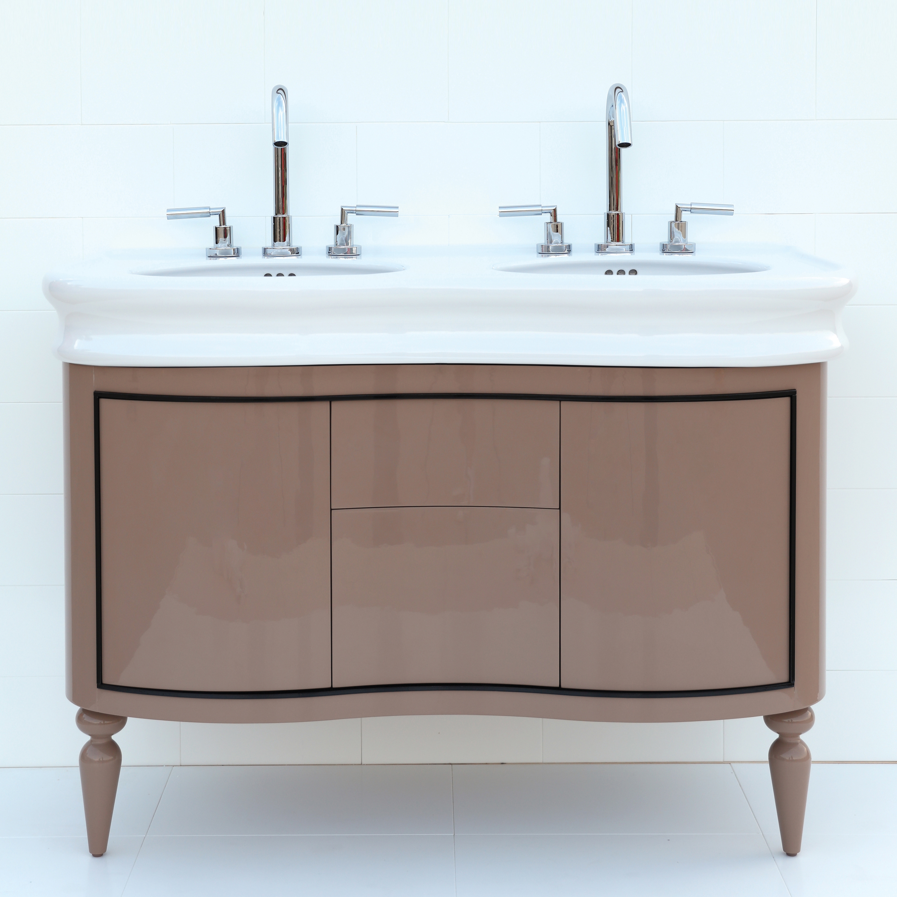 Mostra il prodotto Lirico Undercounter Vanity H253C del produttore Lacava