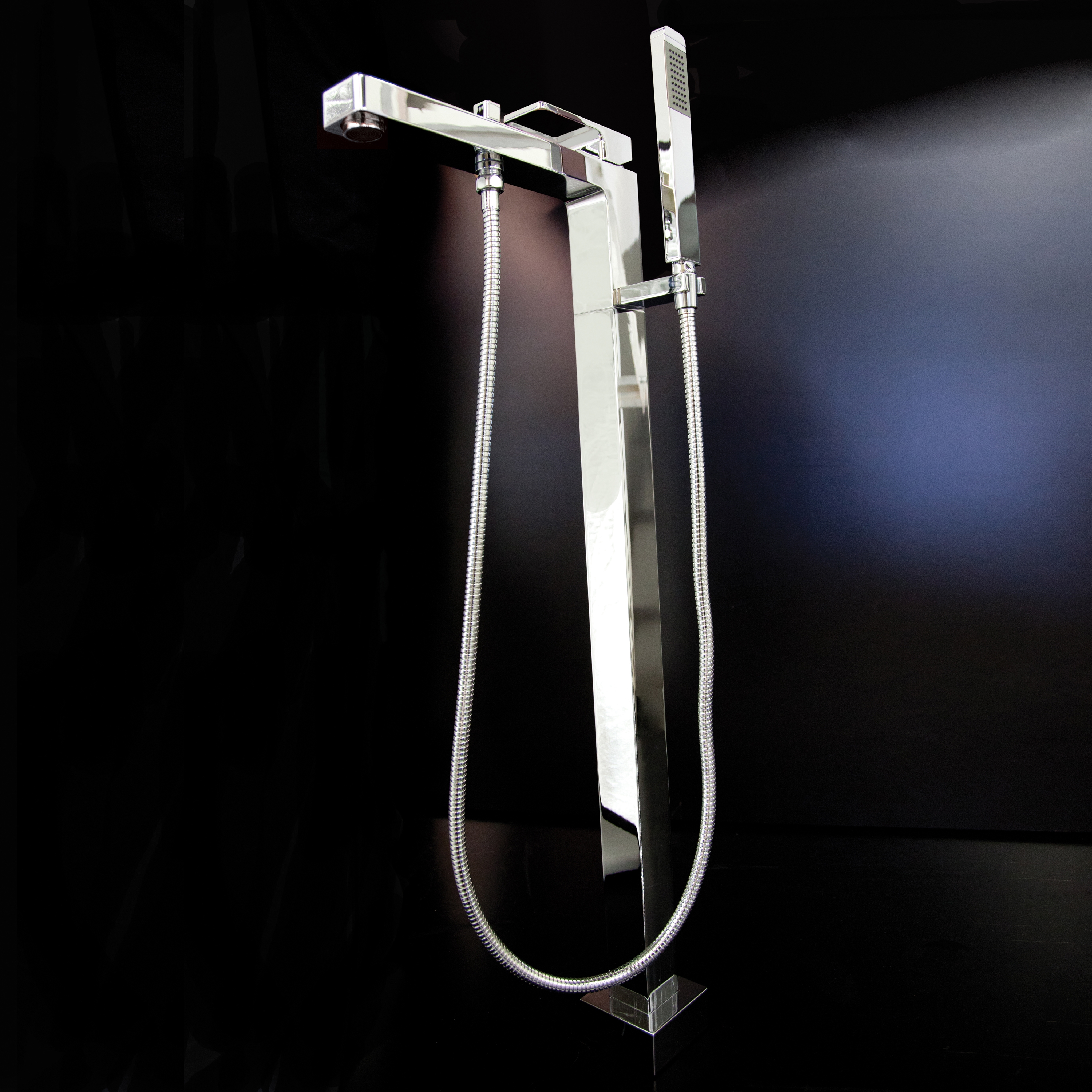 Mostra il prodotto Eleganza Single-Hole Tub Filler 1895 del produttore Lacava