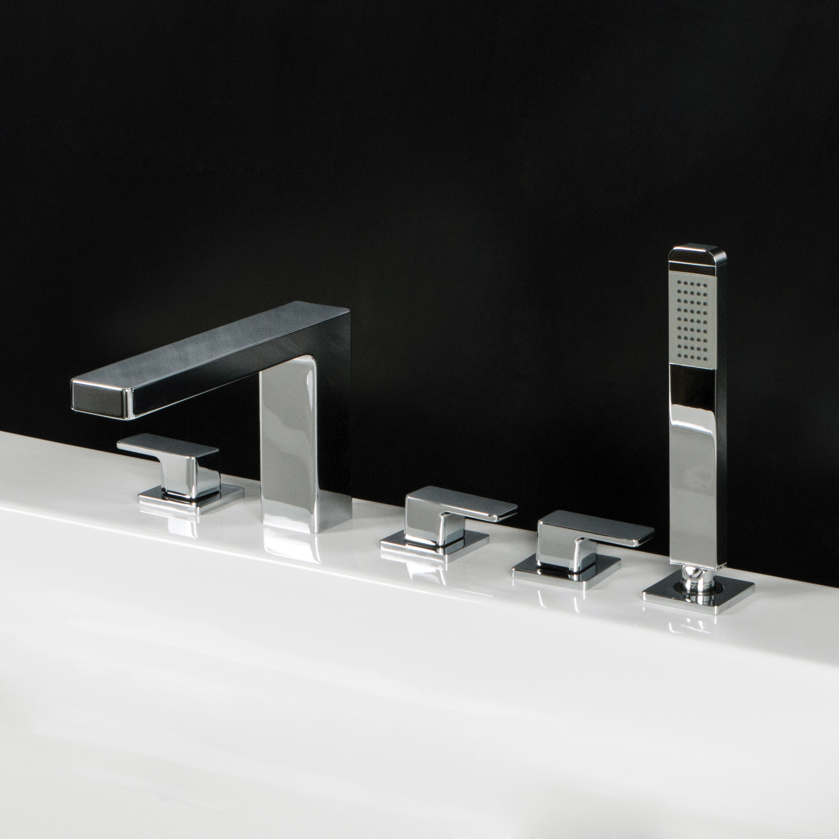 Mostra il prodotto Eleganza Tub Filler 1832 del produttore Lacava