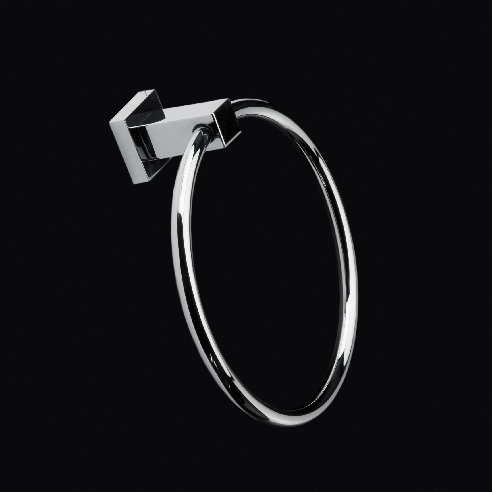 Mostra il prodotto Kubista Towel Ring 4920 del produttore Lacava