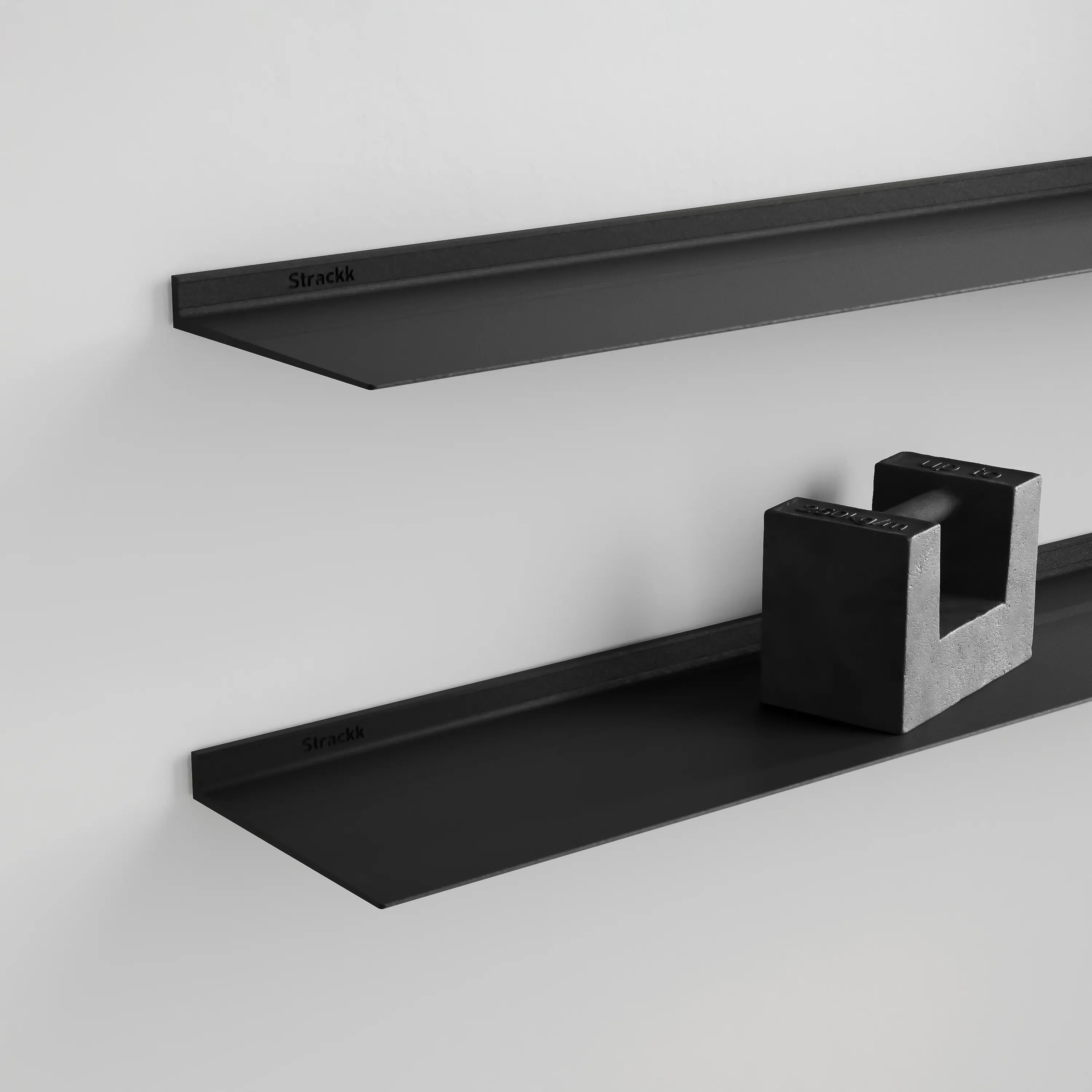 Strackk - Floating wall shelf | Black RAL9005