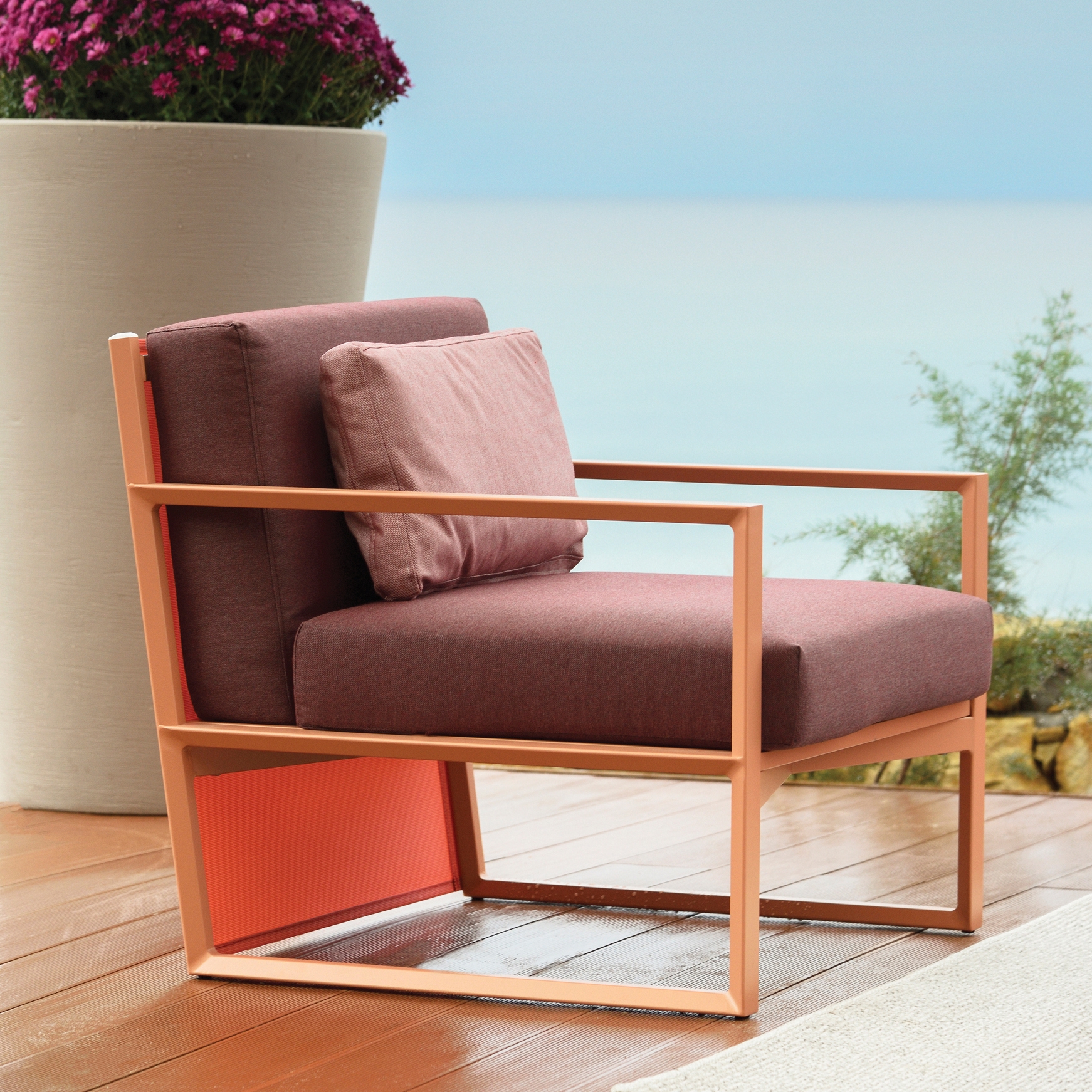 LOUNGE ARMCHAIRS