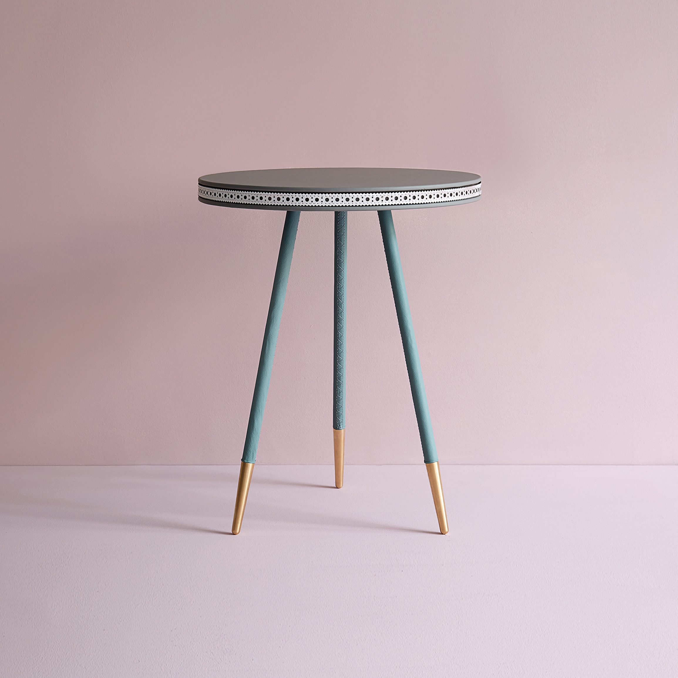 Produkt Brogue leather side table des Herstellers Bethan Gray anzeigen