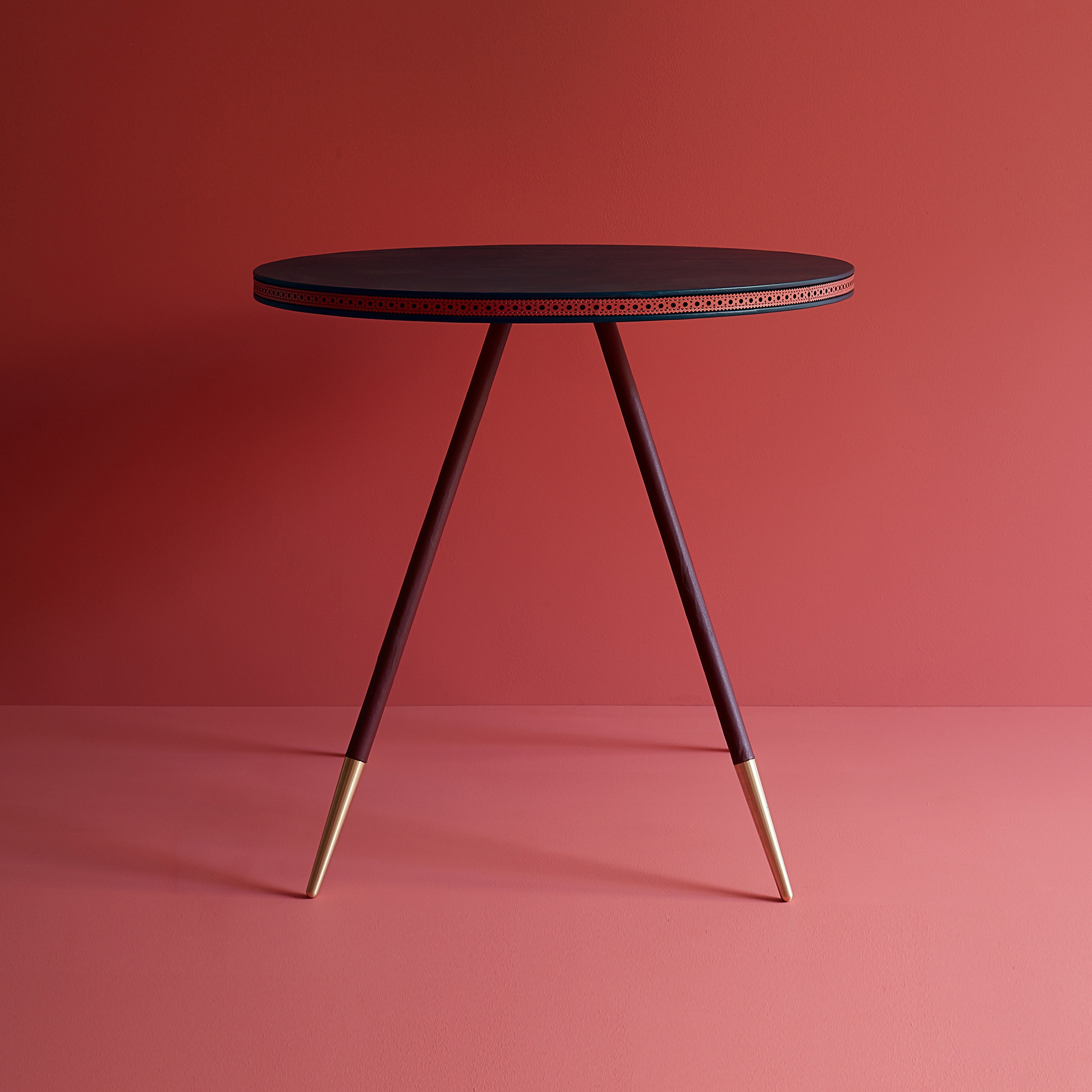 Produkt Brogue leather dining table des Herstellers Bethan Gray anzeigen