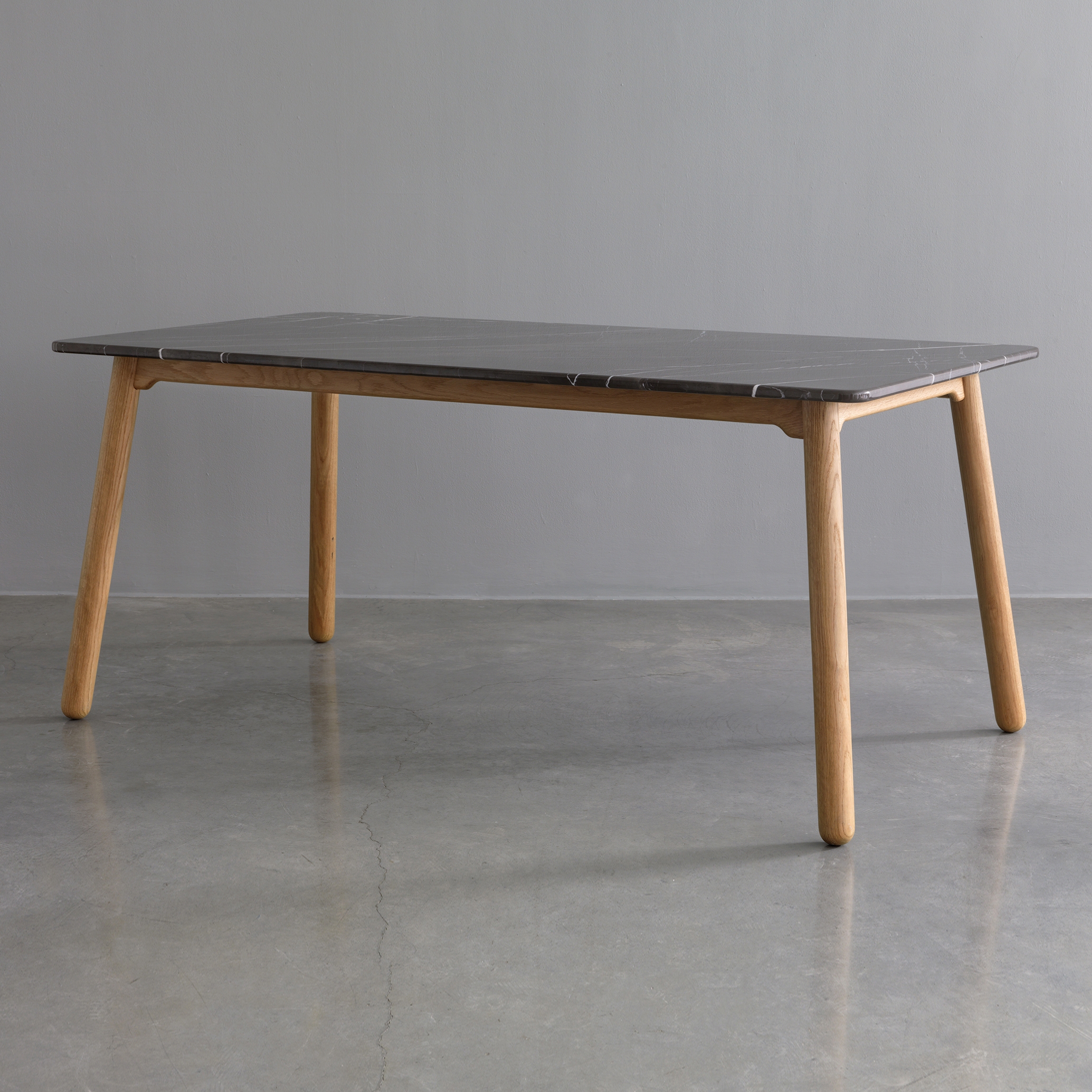 Produkt Carve marble dining table des Herstellers Bethan Gray anzeigen