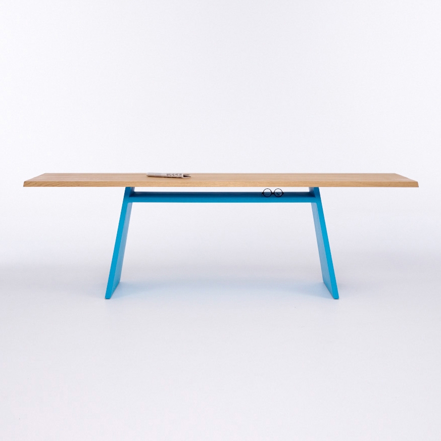 Mostra il prodotto June Table del produttore Cruso