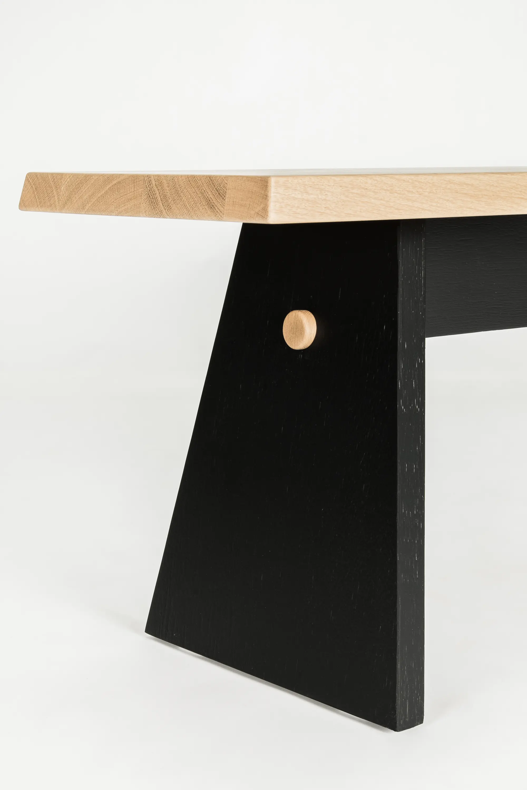 Cruso - June Bench