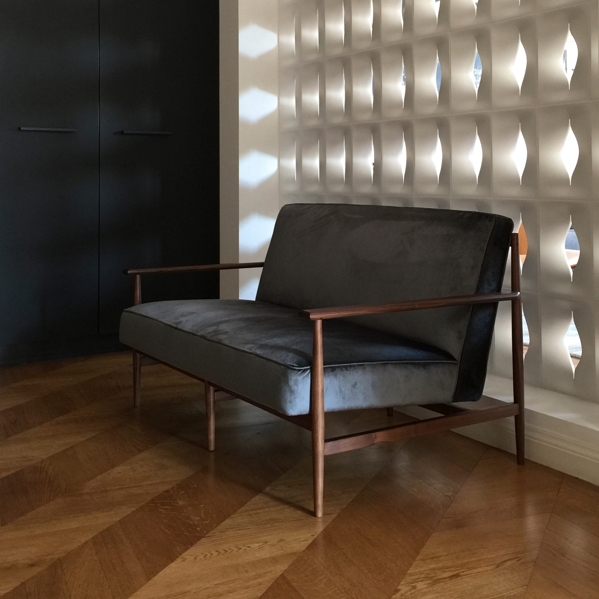 LOUNGE SOFA