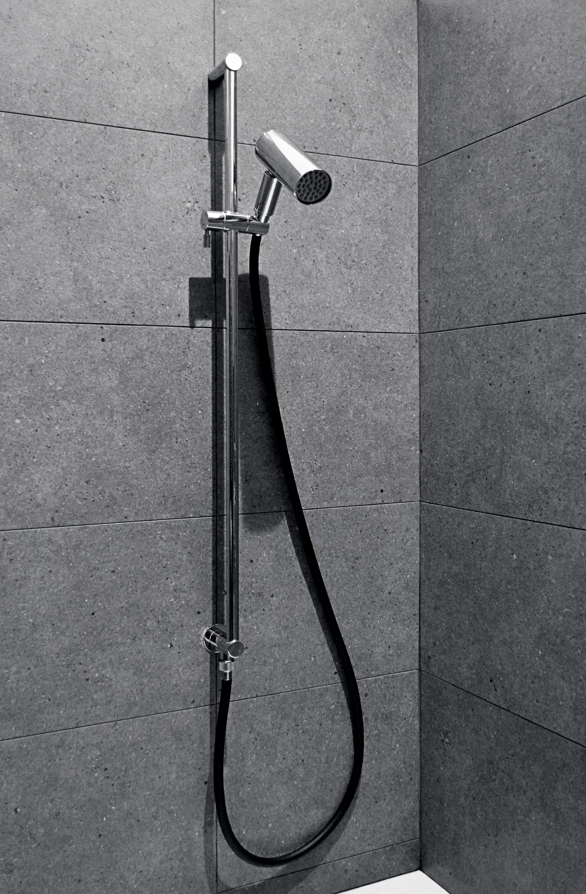 mg12 - Bombo shower