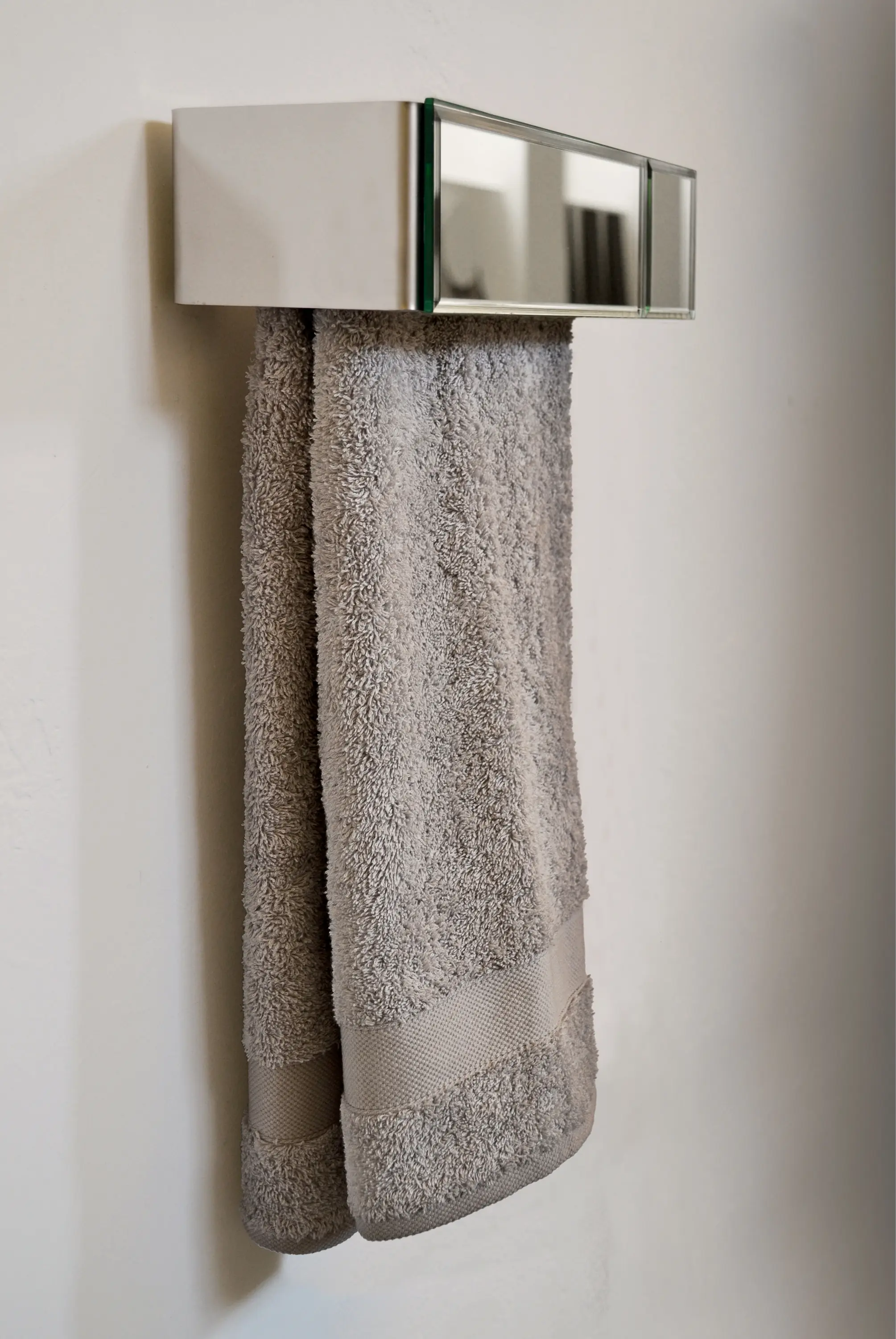 mg12 - Mirror towel rail