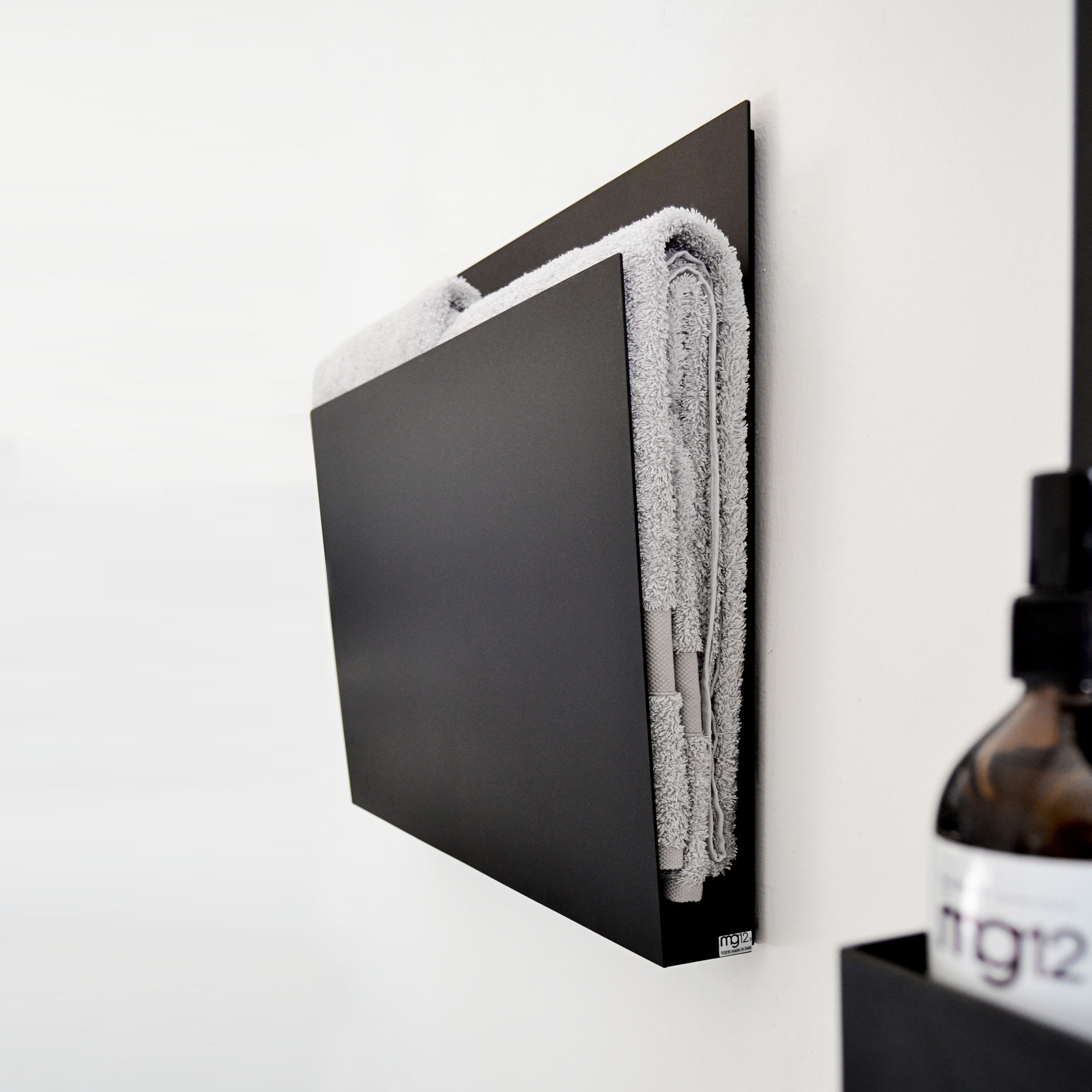 Display product Geometrici towel warmer magazine from manufacturer mg12