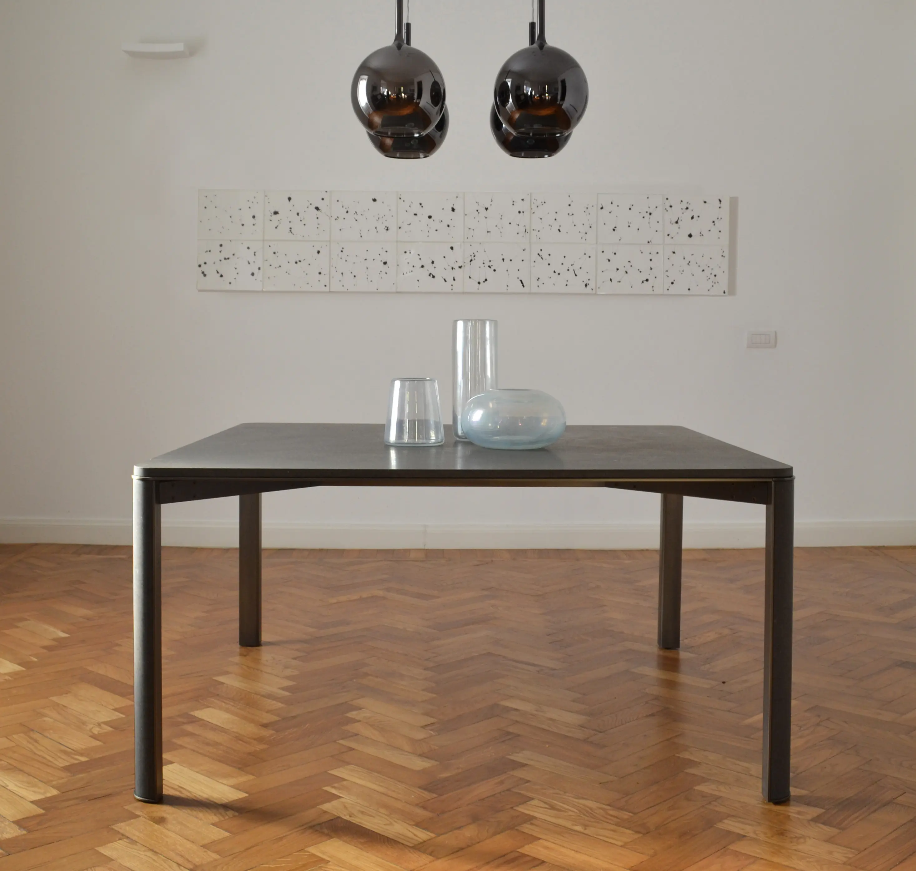 mg12 - Gregorio table in basaltine stone | black