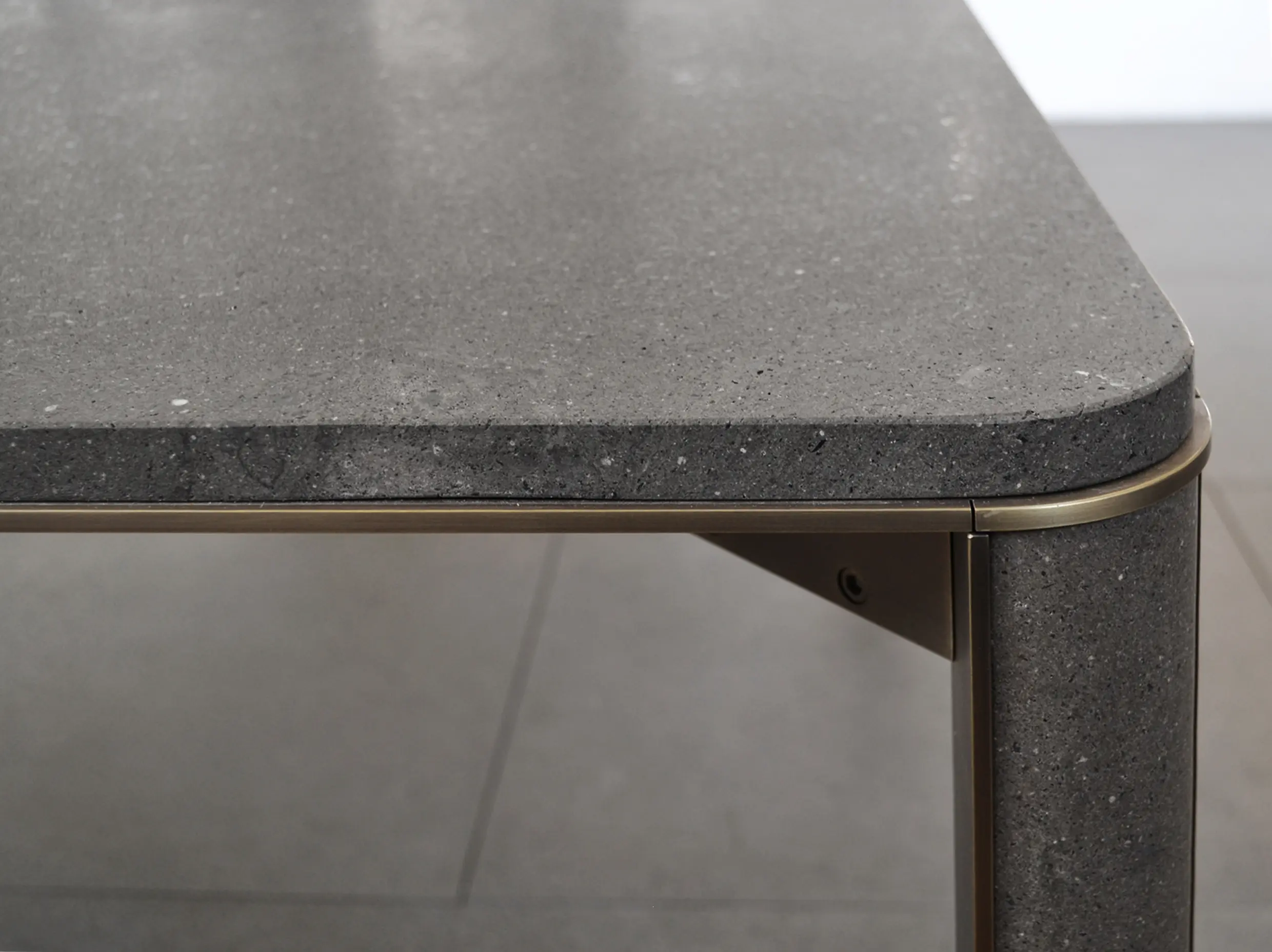 mg12 - Gregorio table in basaltine stone | black