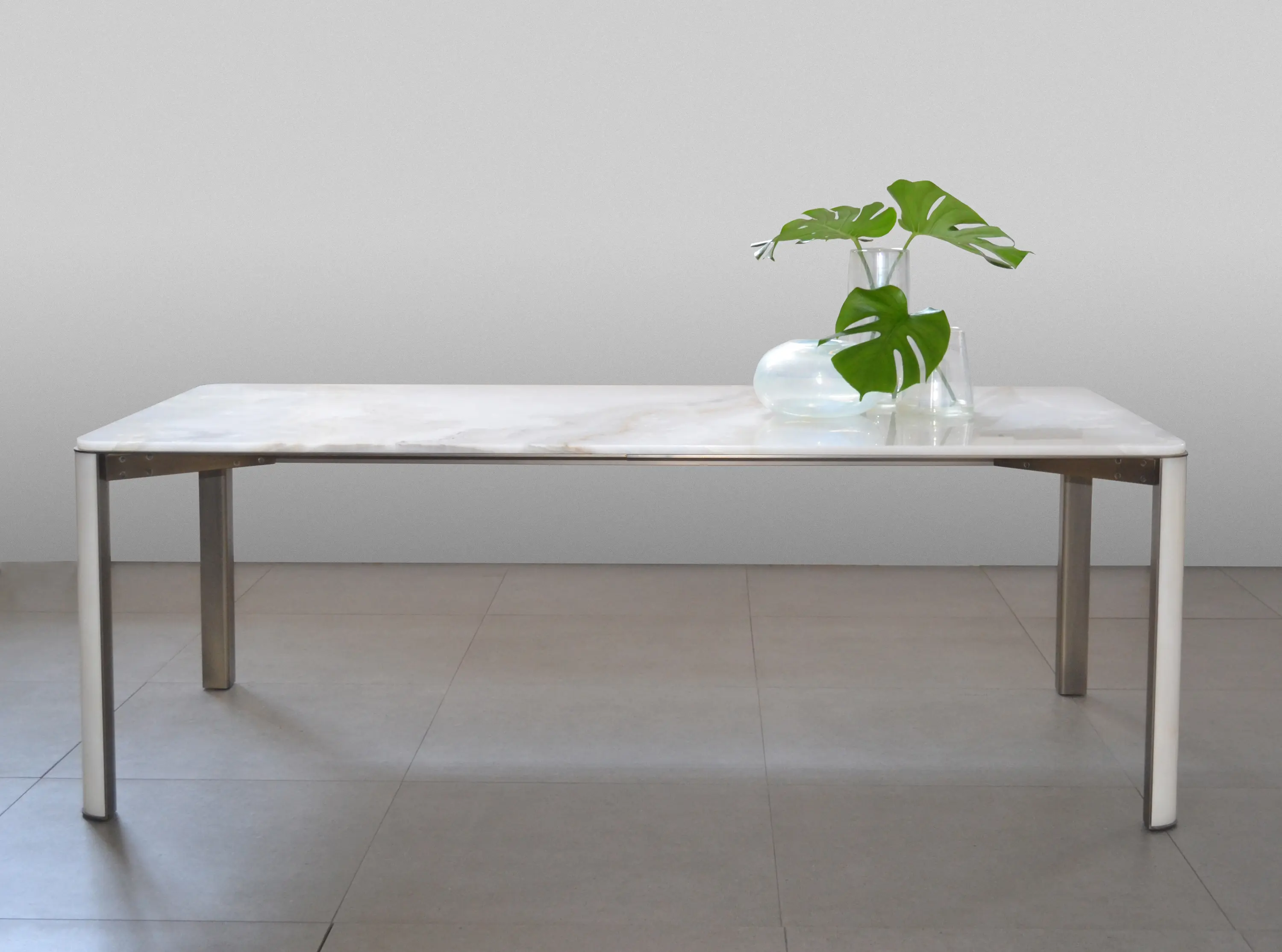 mg12 - Gregorio table in onyx