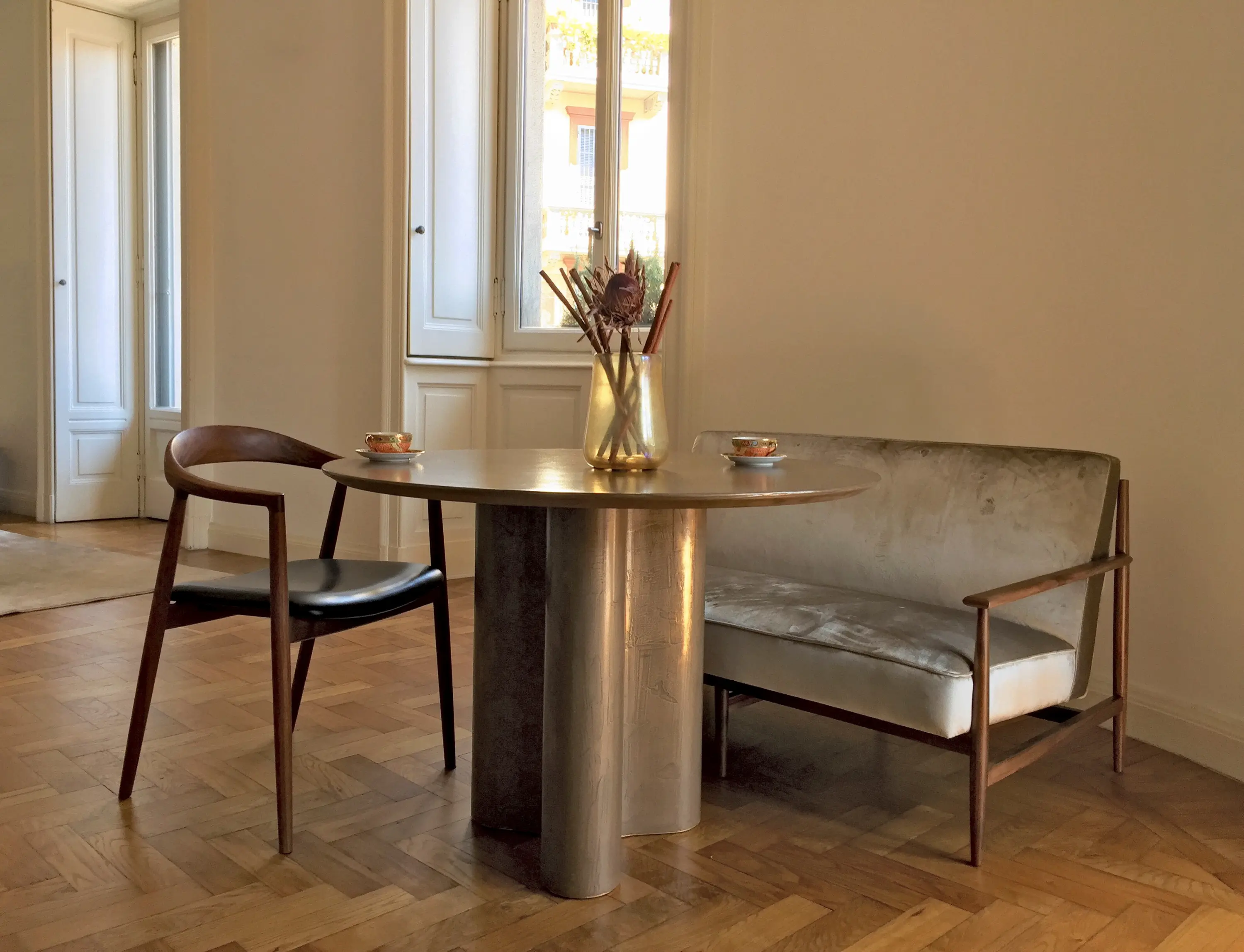 mg12 - Giorgia table in liquid bronze