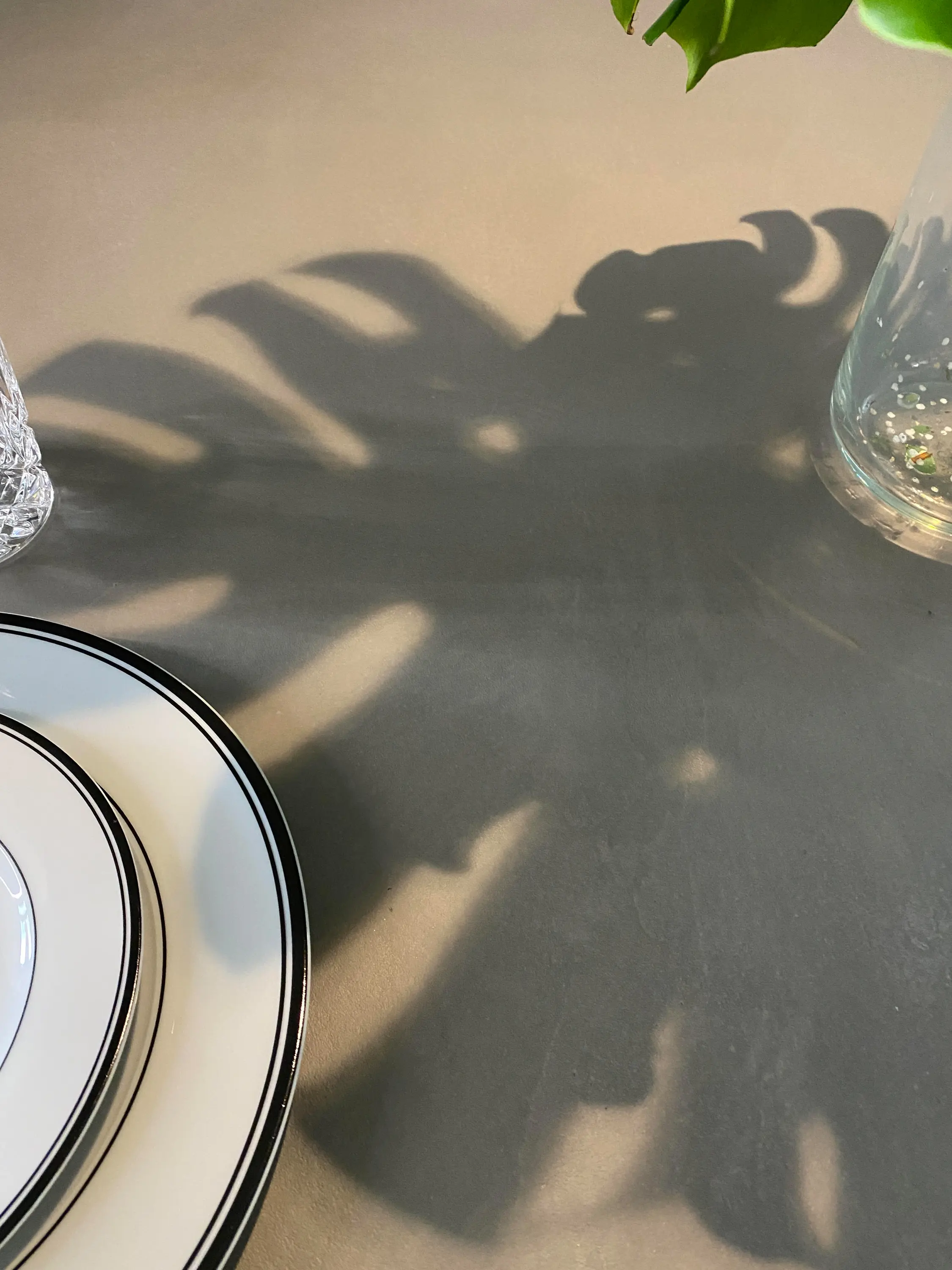 mg12 - Giorgia table in concrete finish