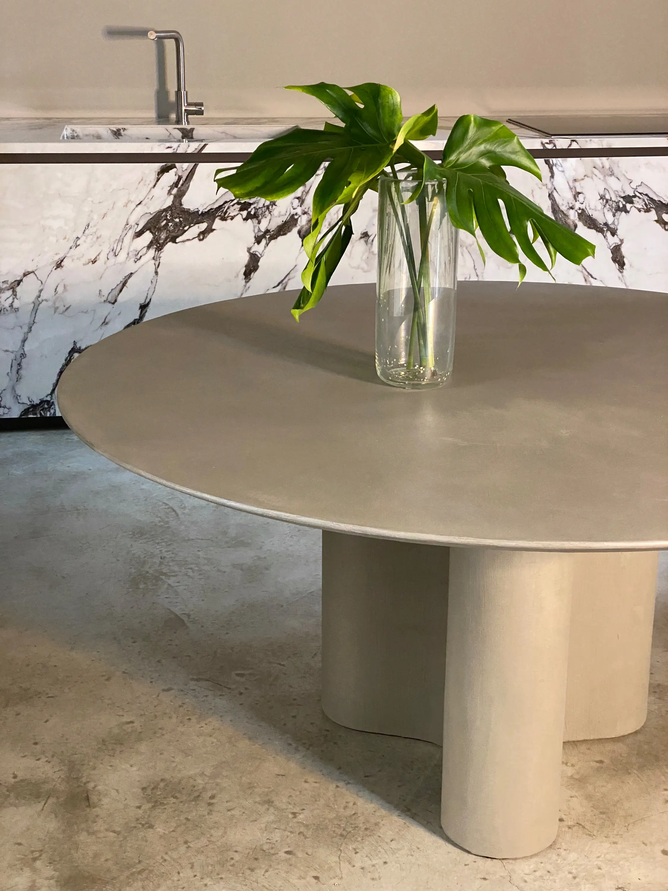 mg12 - Giorgia table in concrete finish