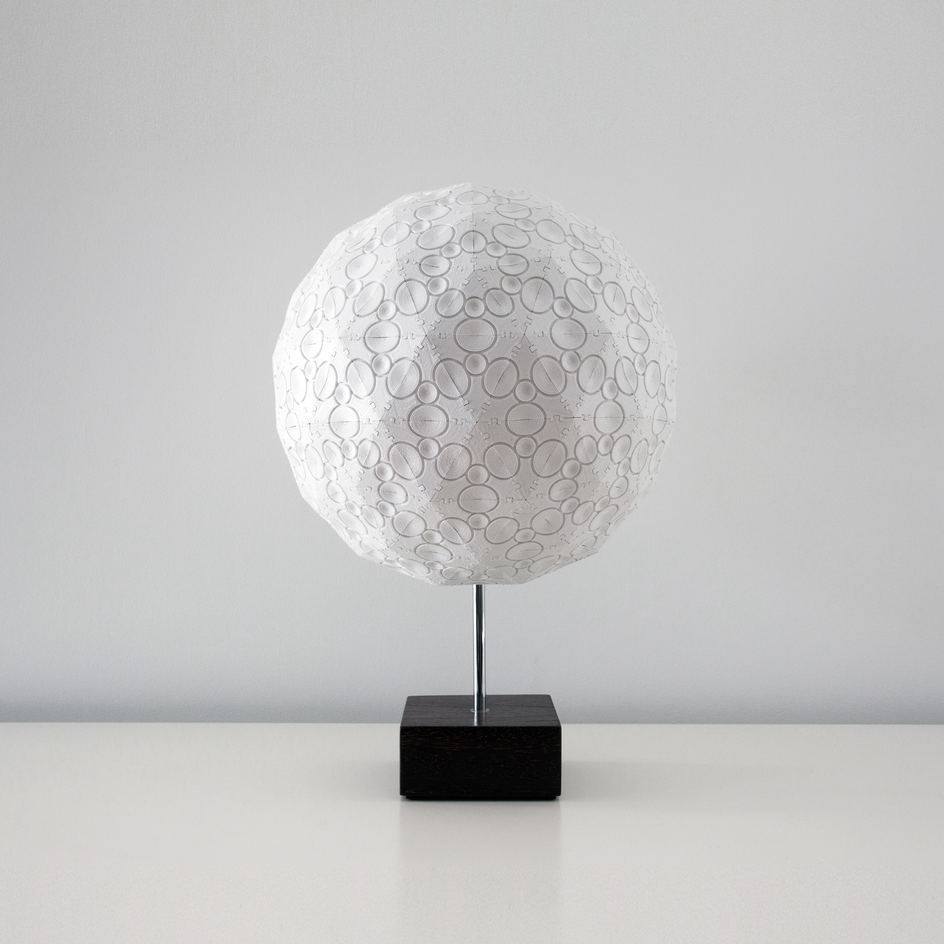 Produkt Galactic Table Lamp des Herstellers Robert Debbane anzeigen